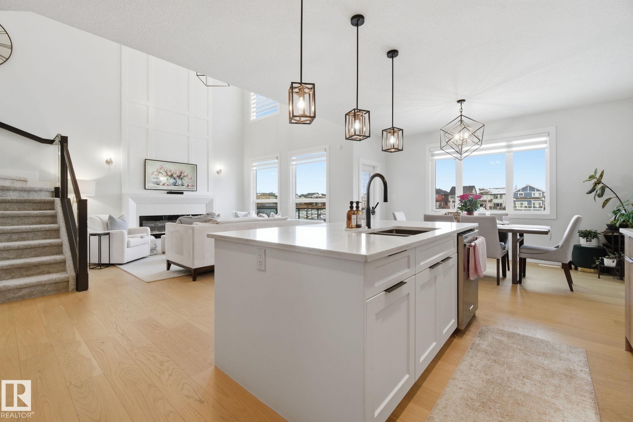 9831 223 Street, Edmonton, AB - Indoor Photo Showing Kitchen With Upgraded Kitchen