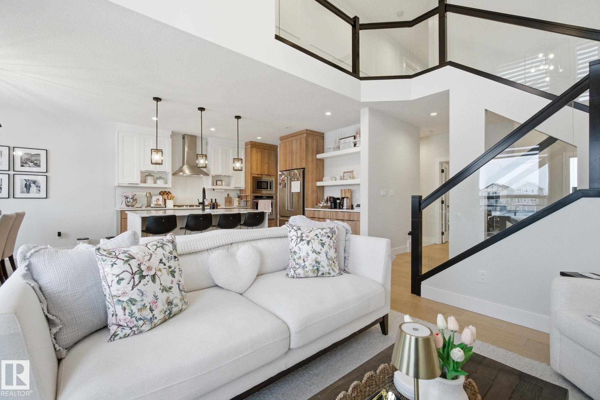 9831 223 Street, Edmonton, AB - Indoor Photo Showing Living Room