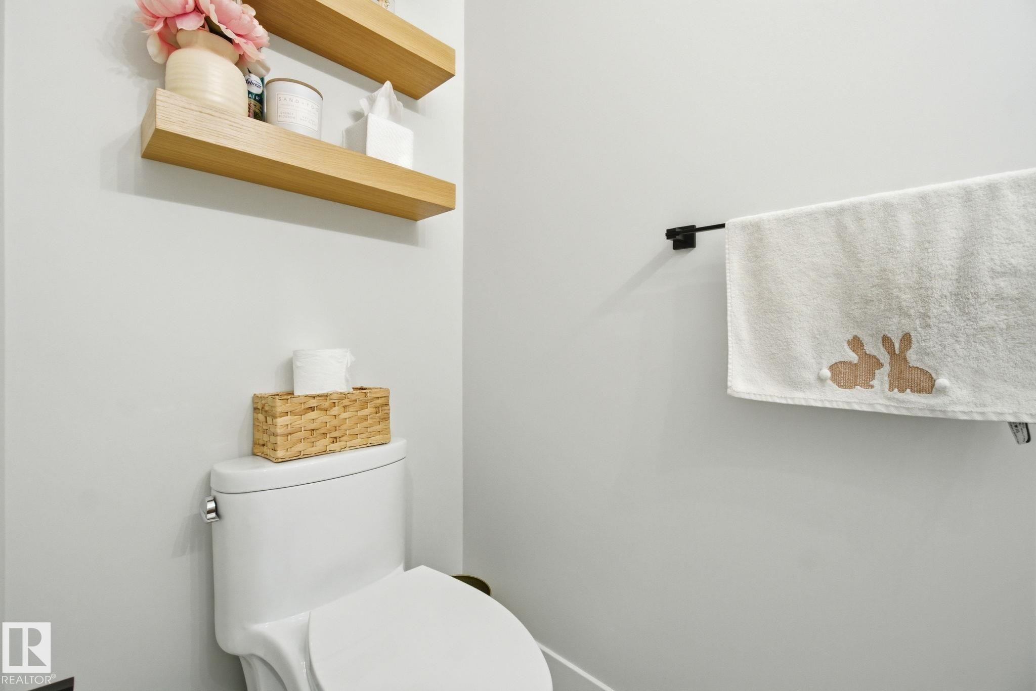 9831 223 Street, Edmonton, AB - Indoor Photo Showing Bathroom