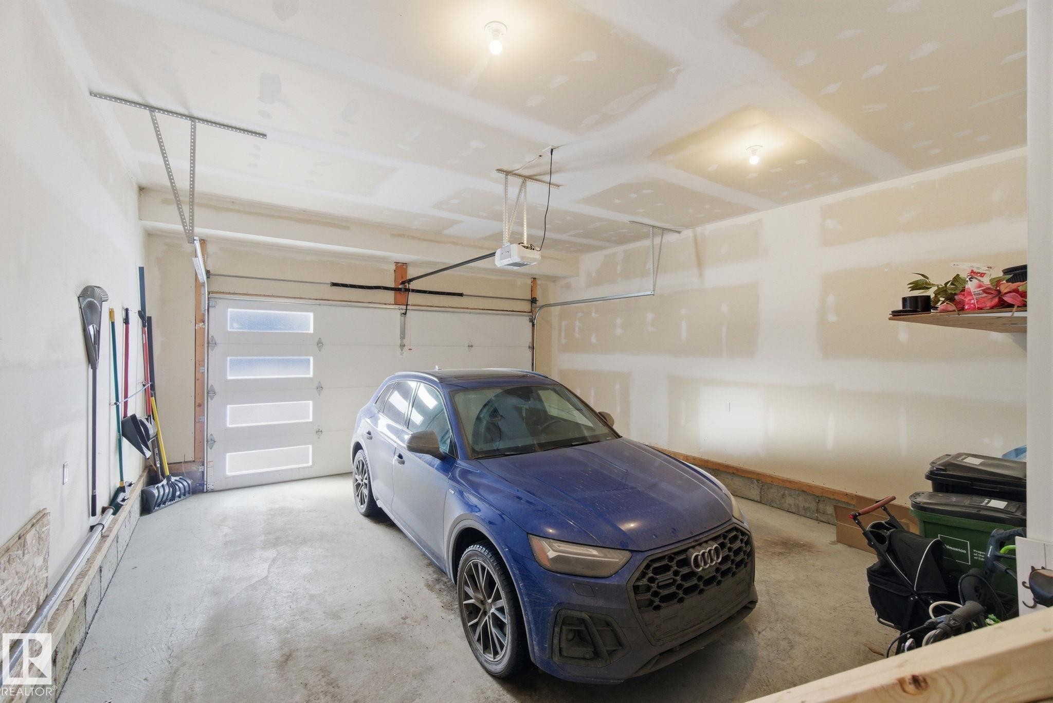 9831 223 Street, Edmonton, AB - Indoor Photo Showing Garage