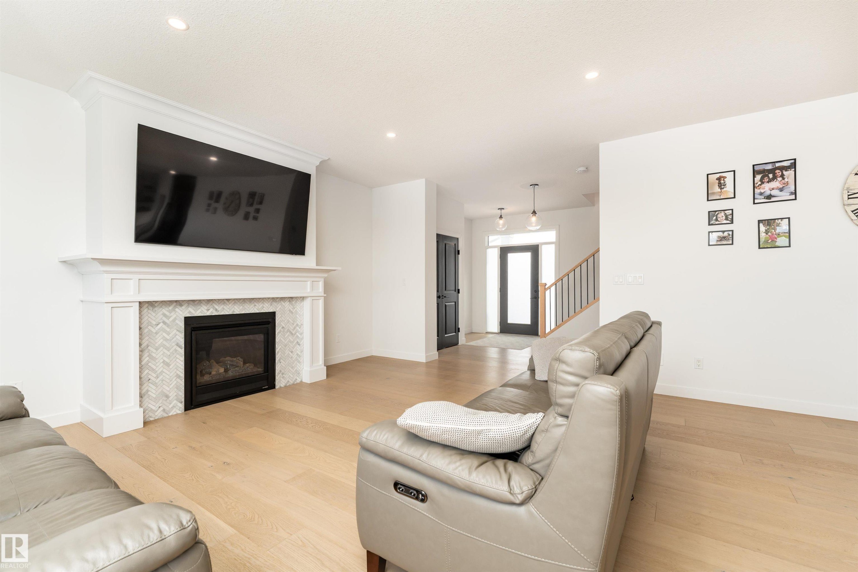 39 Jacobs Close, St. Albert, AB - Indoor Photo Showing Living Room With Fireplace