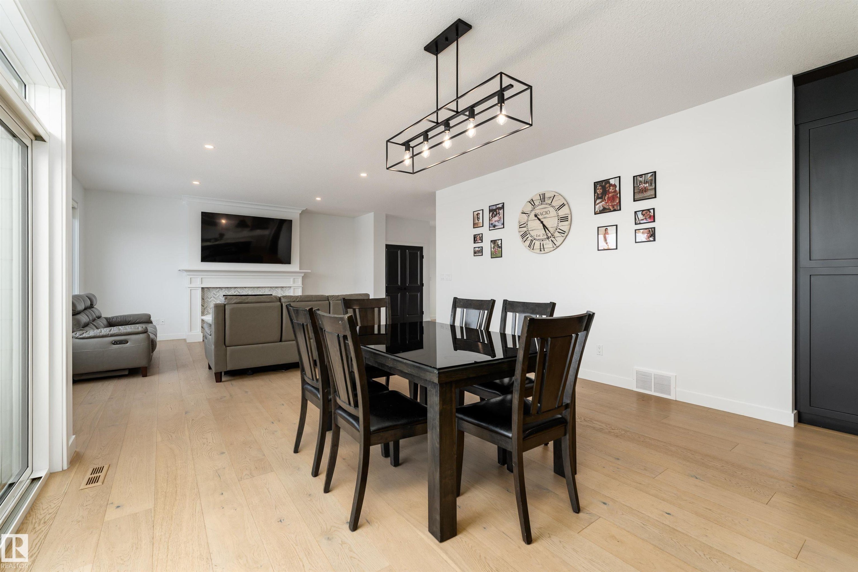 39 Jacobs Close, St. Albert, AB - Indoor Photo Showing Dining Room