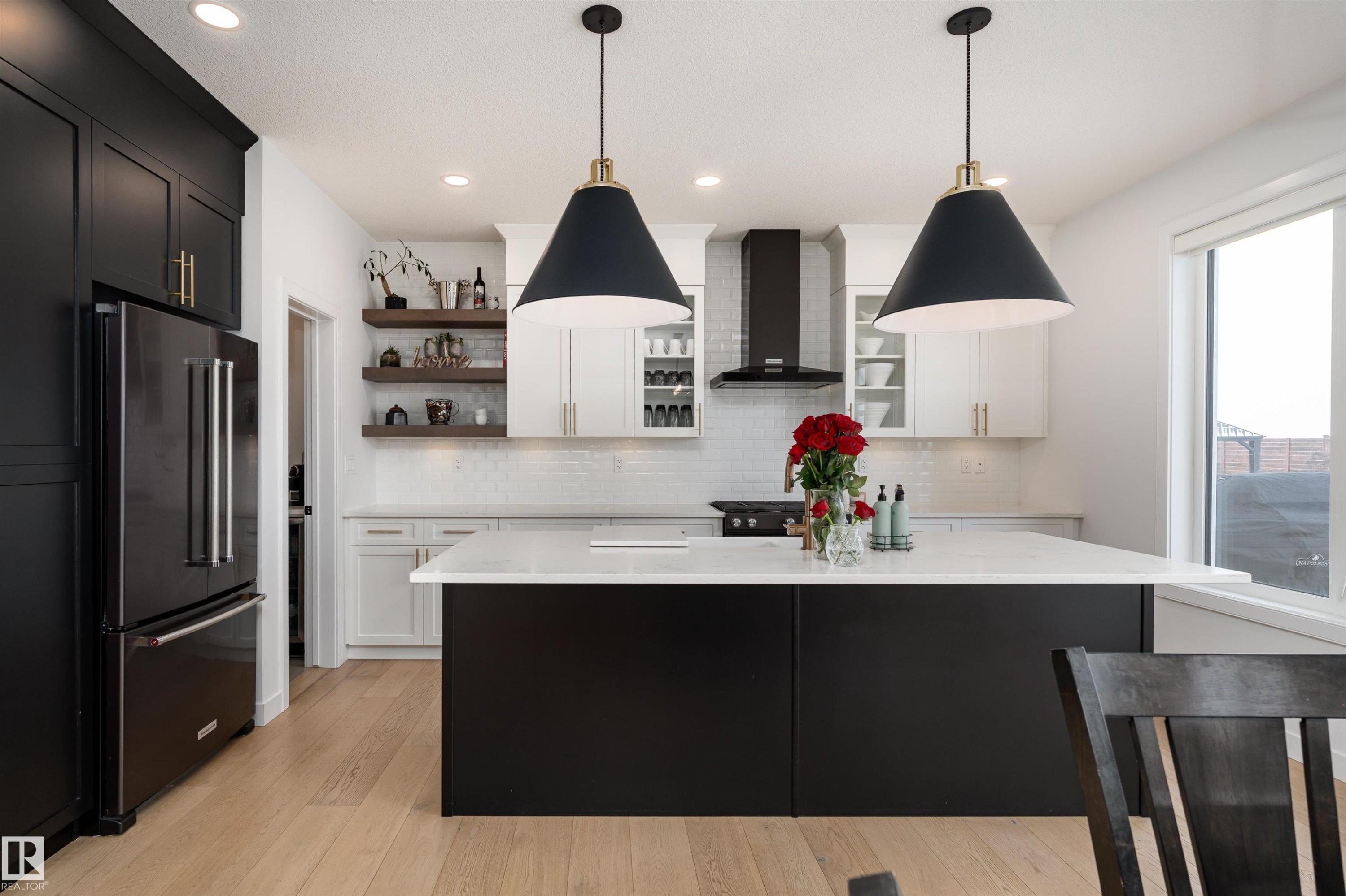 39 Jacobs Close, St. Albert, AB - Indoor Photo Showing Kitchen With Upgraded Kitchen