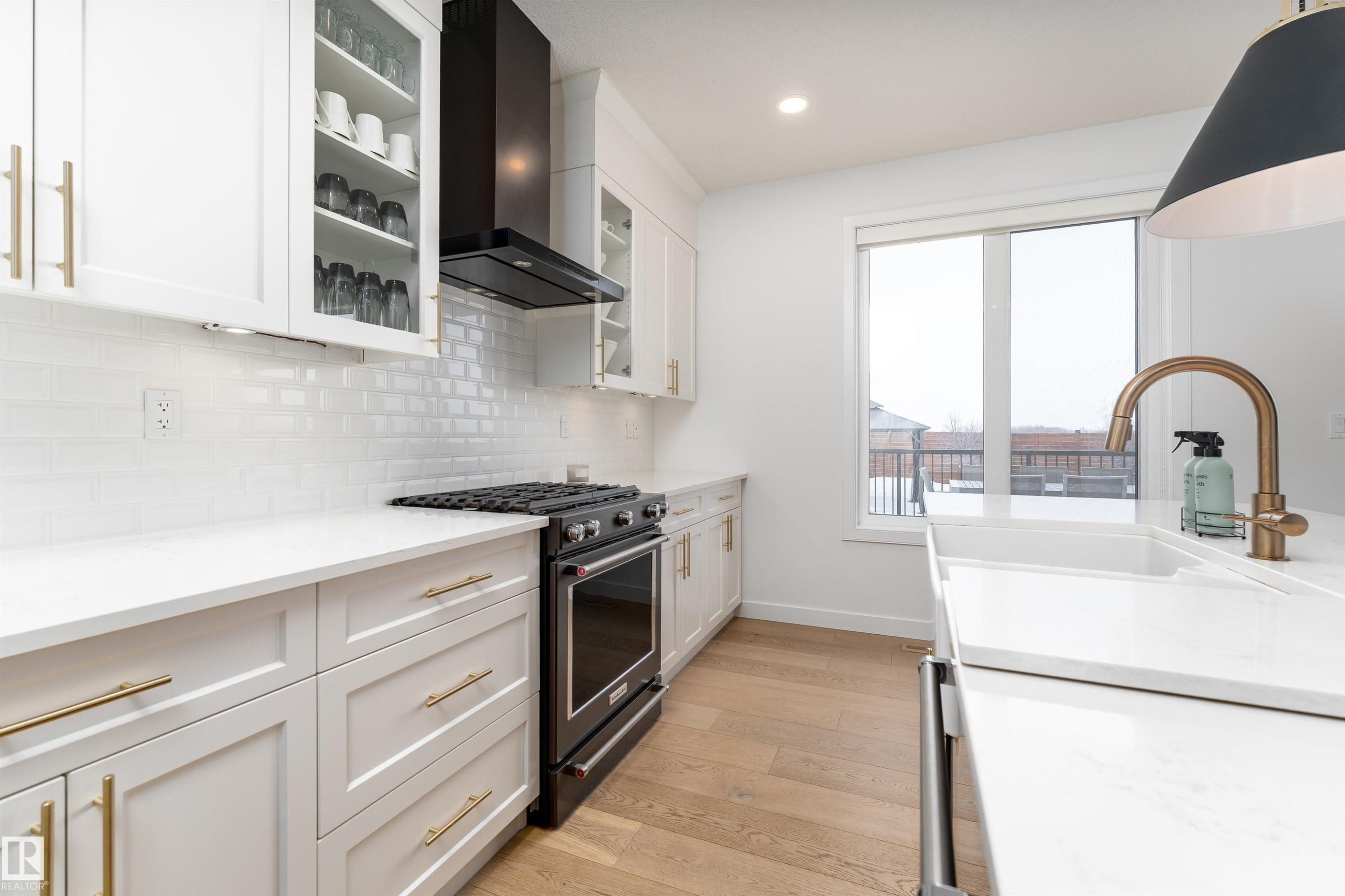 39 Jacobs Close, St. Albert, AB - Indoor Photo Showing Kitchen With Upgraded Kitchen