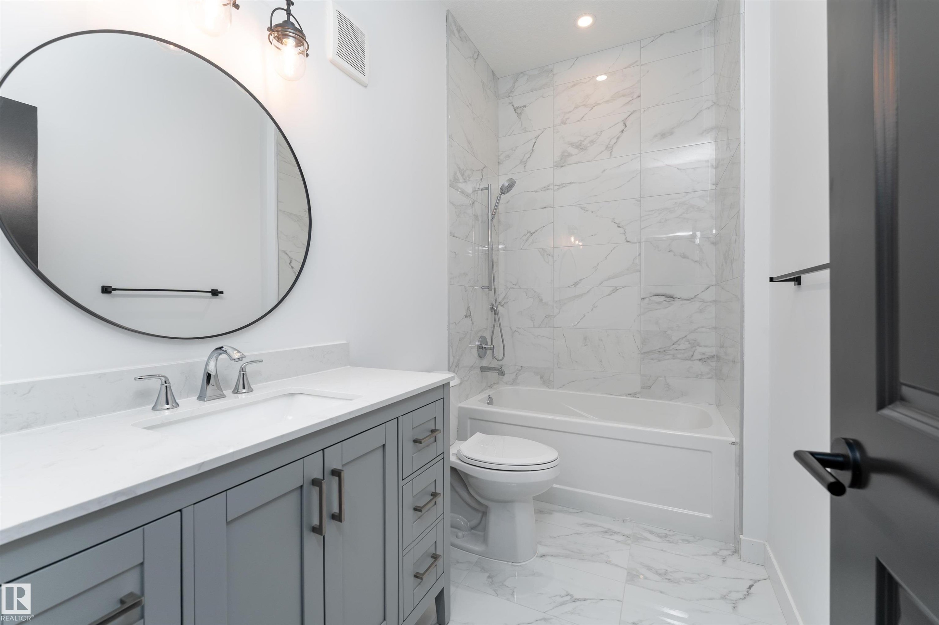 39 Jacobs Close, St. Albert, AB - Indoor Photo Showing Bathroom