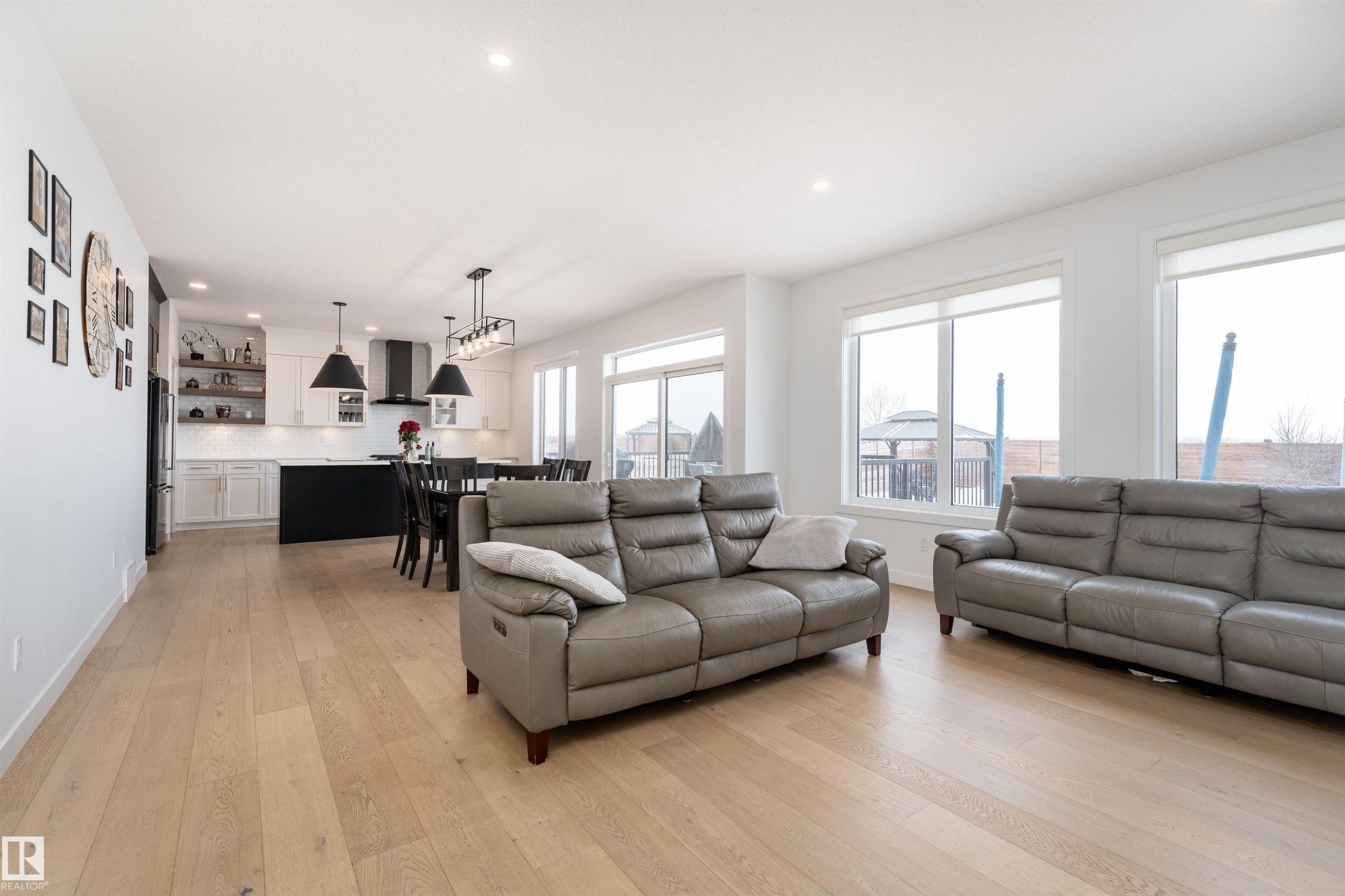 39 Jacobs Close, St. Albert, AB - Indoor Photo Showing Living Room