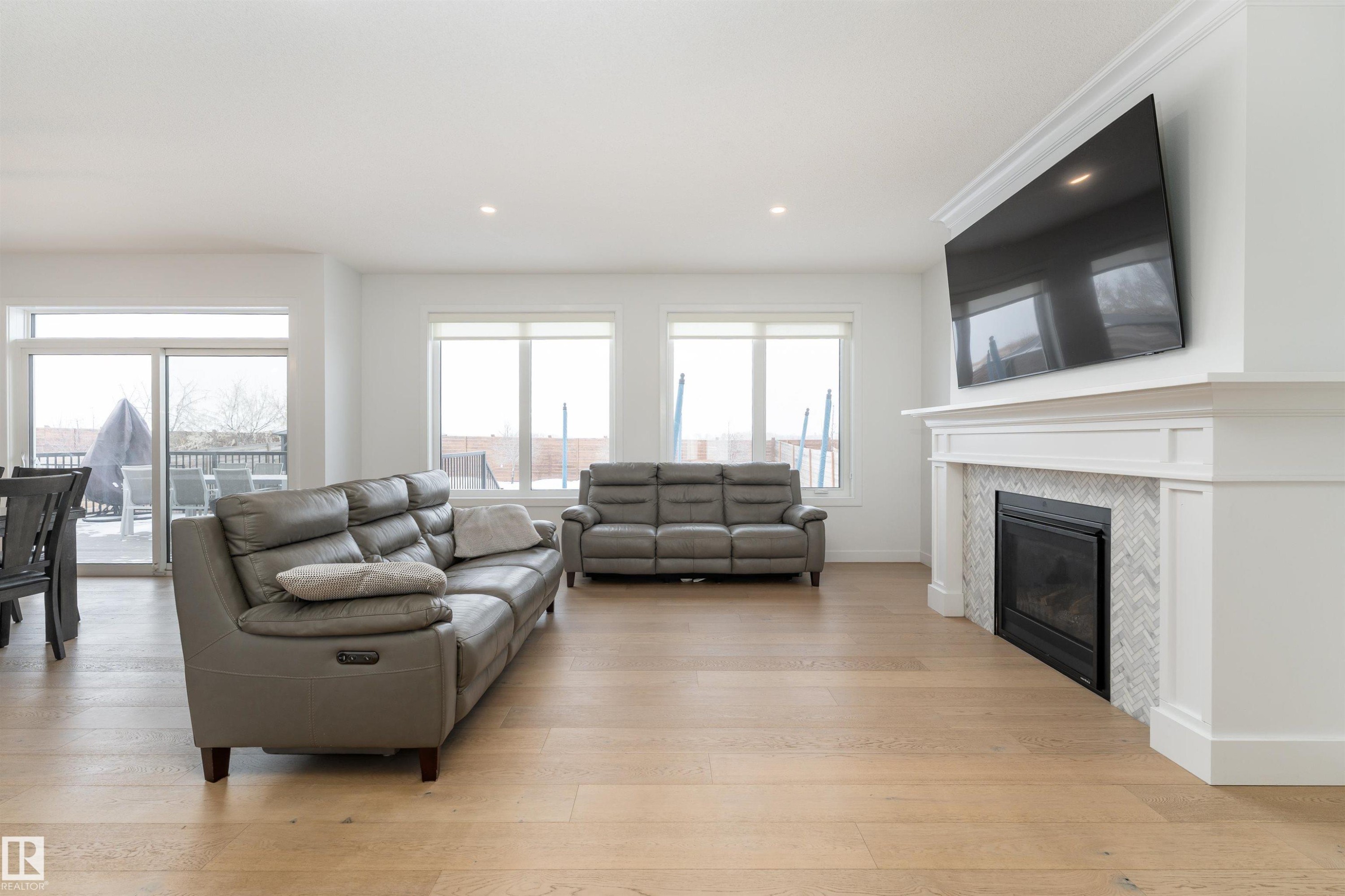 39 Jacobs Close, St. Albert, AB - Indoor Photo Showing Living Room With Fireplace