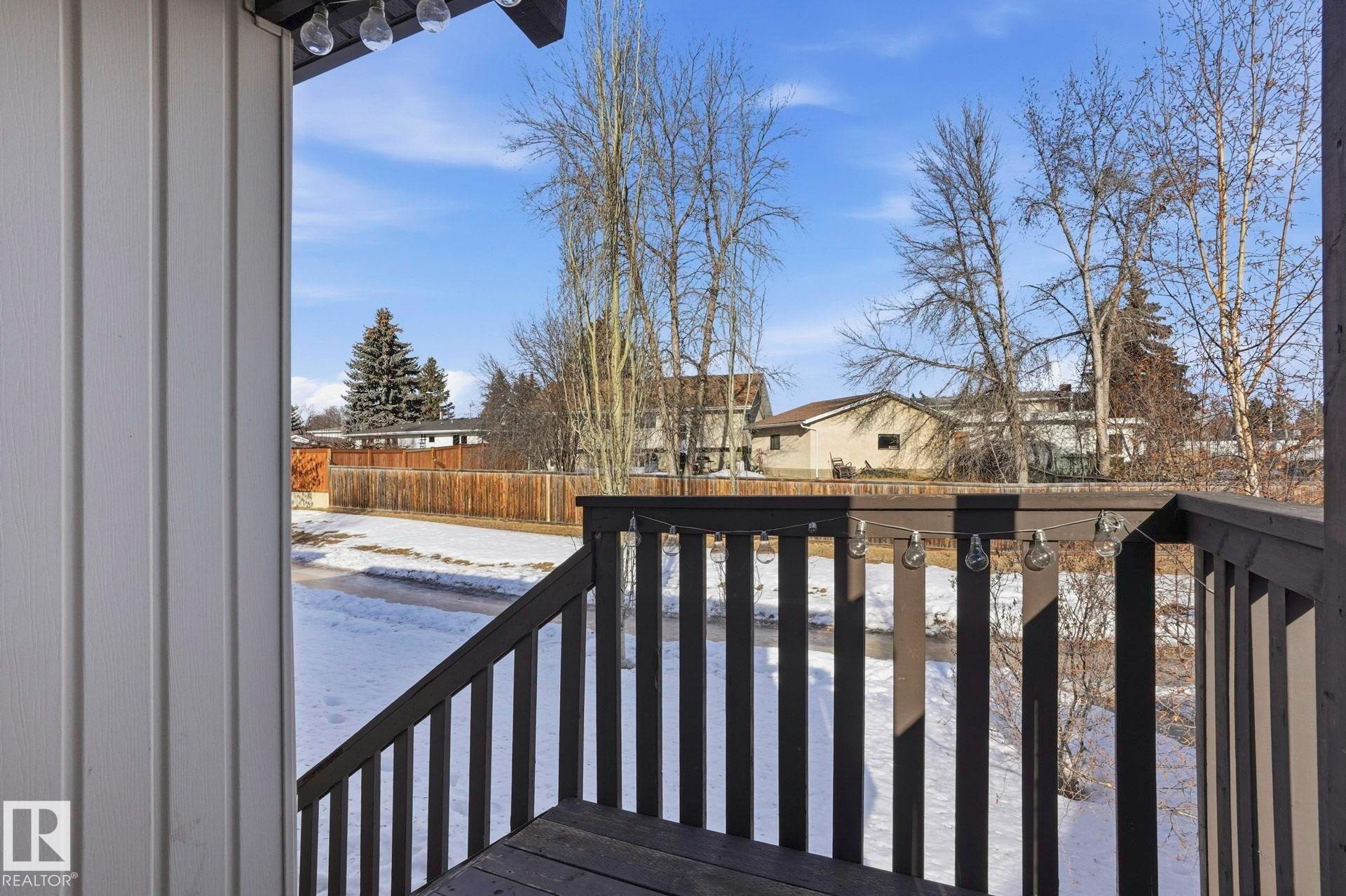 Snow covered deck with a residential view - Edmonton, AB - Outdoor
