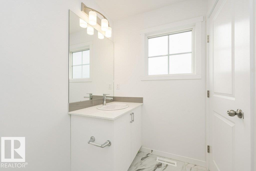 335 Edgemont Drive, Edmonton, AB - Indoor Photo Showing Bathroom