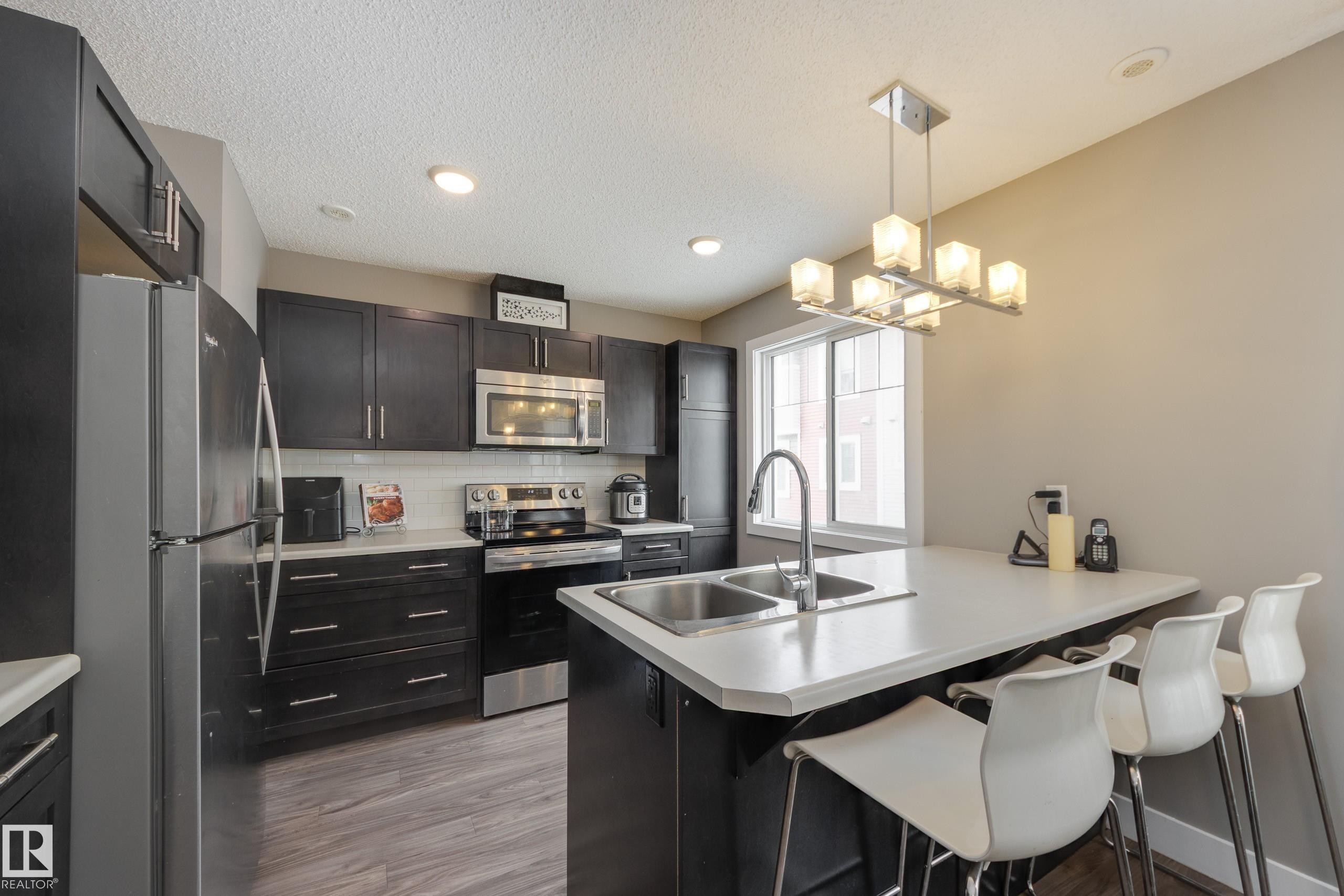 39 415 Clareview Road, Edmonton, AB - Indoor Photo Showing Kitchen With Double Sink With Upgraded Kitchen