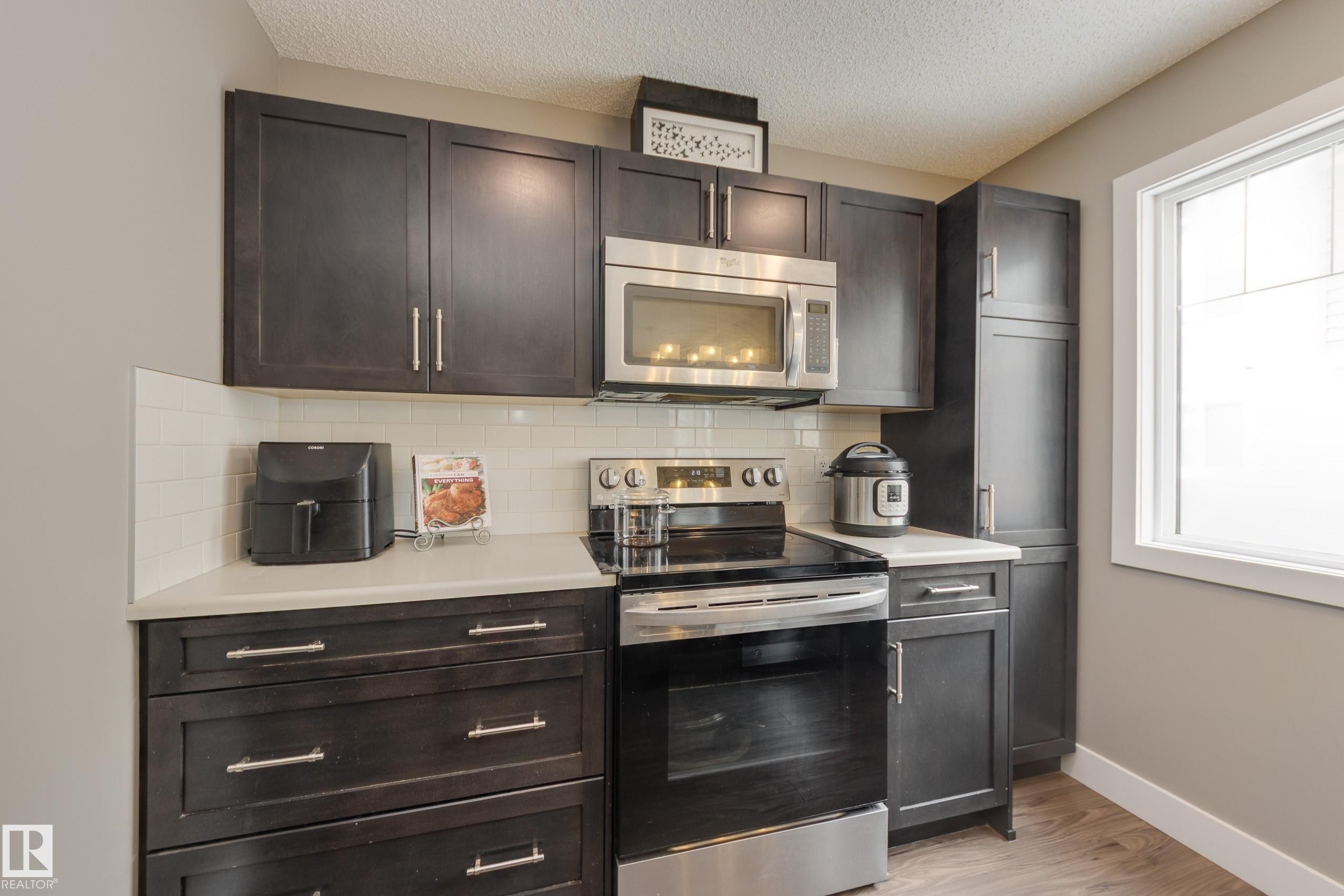 39 415 Clareview Road, Edmonton, AB - Indoor Photo Showing Kitchen