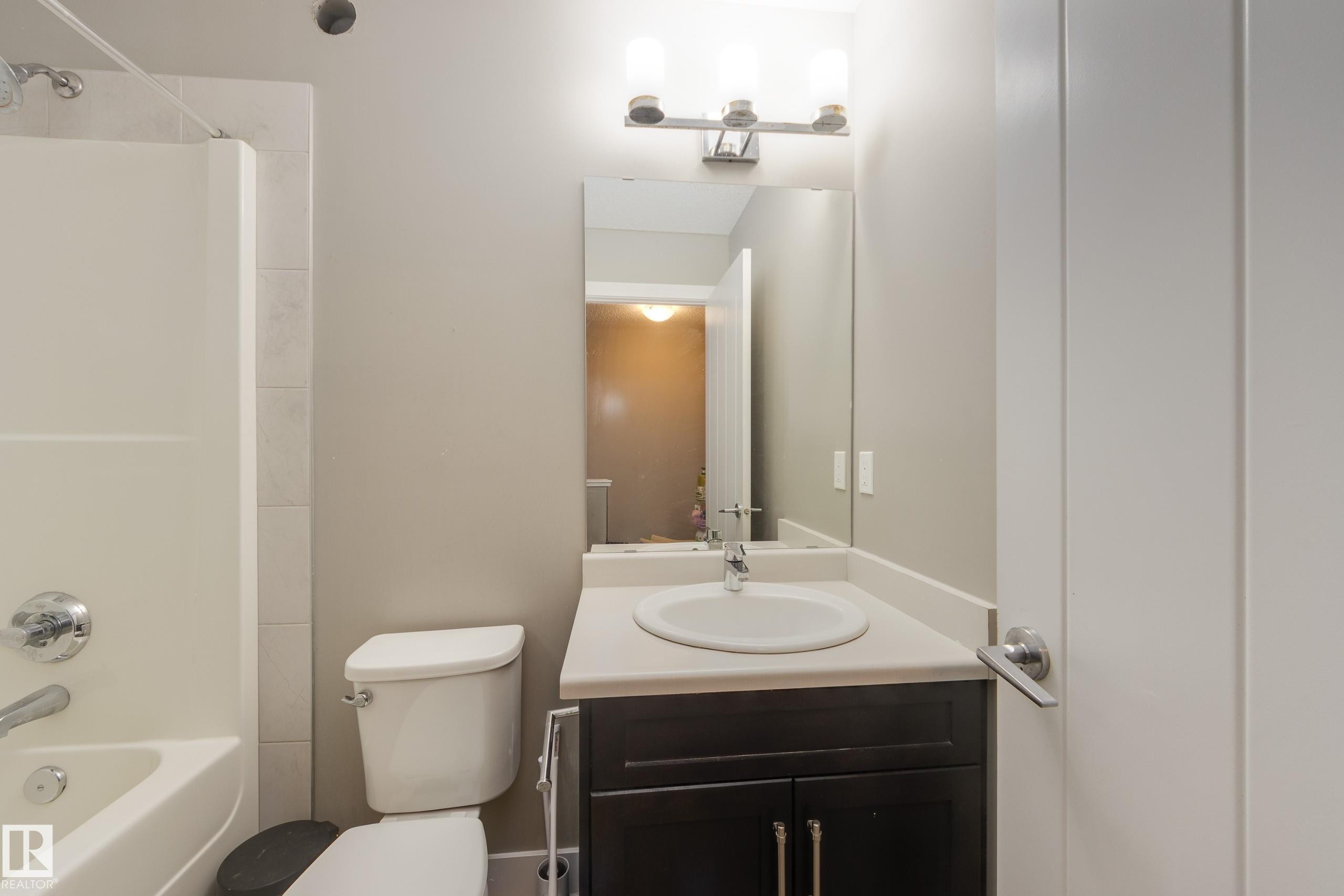39 415 Clareview Road, Edmonton, AB - Indoor Photo Showing Bathroom