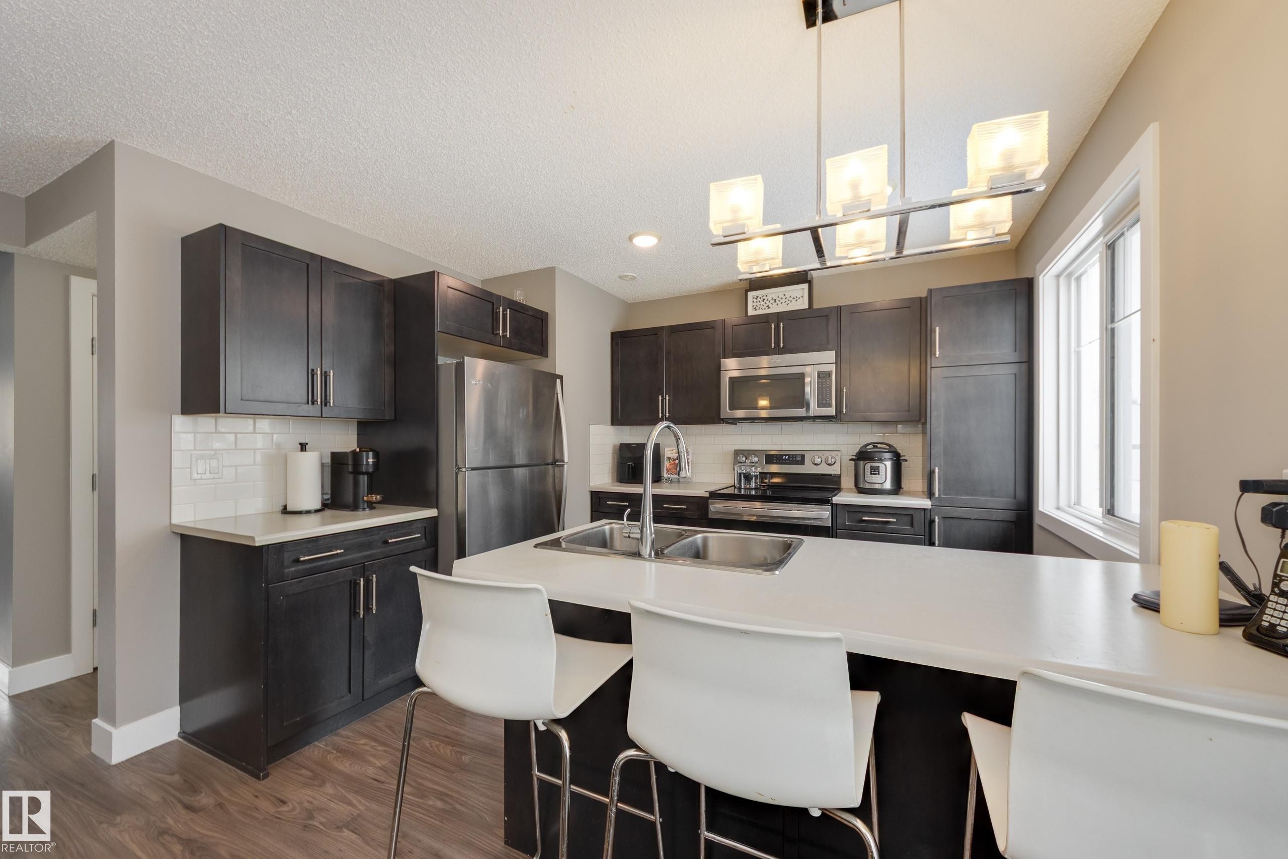 39 415 Clareview Road, Edmonton, AB - Indoor Photo Showing Kitchen With Double Sink With Upgraded Kitchen