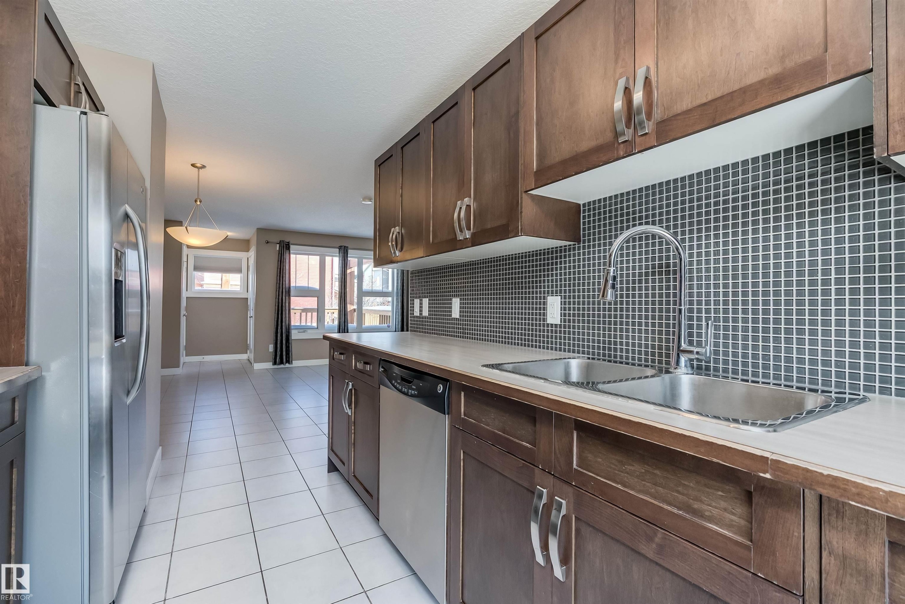 131 401 Southfork Drive, Leduc, AB - Indoor Photo Showing Kitchen With Upgraded Kitchen