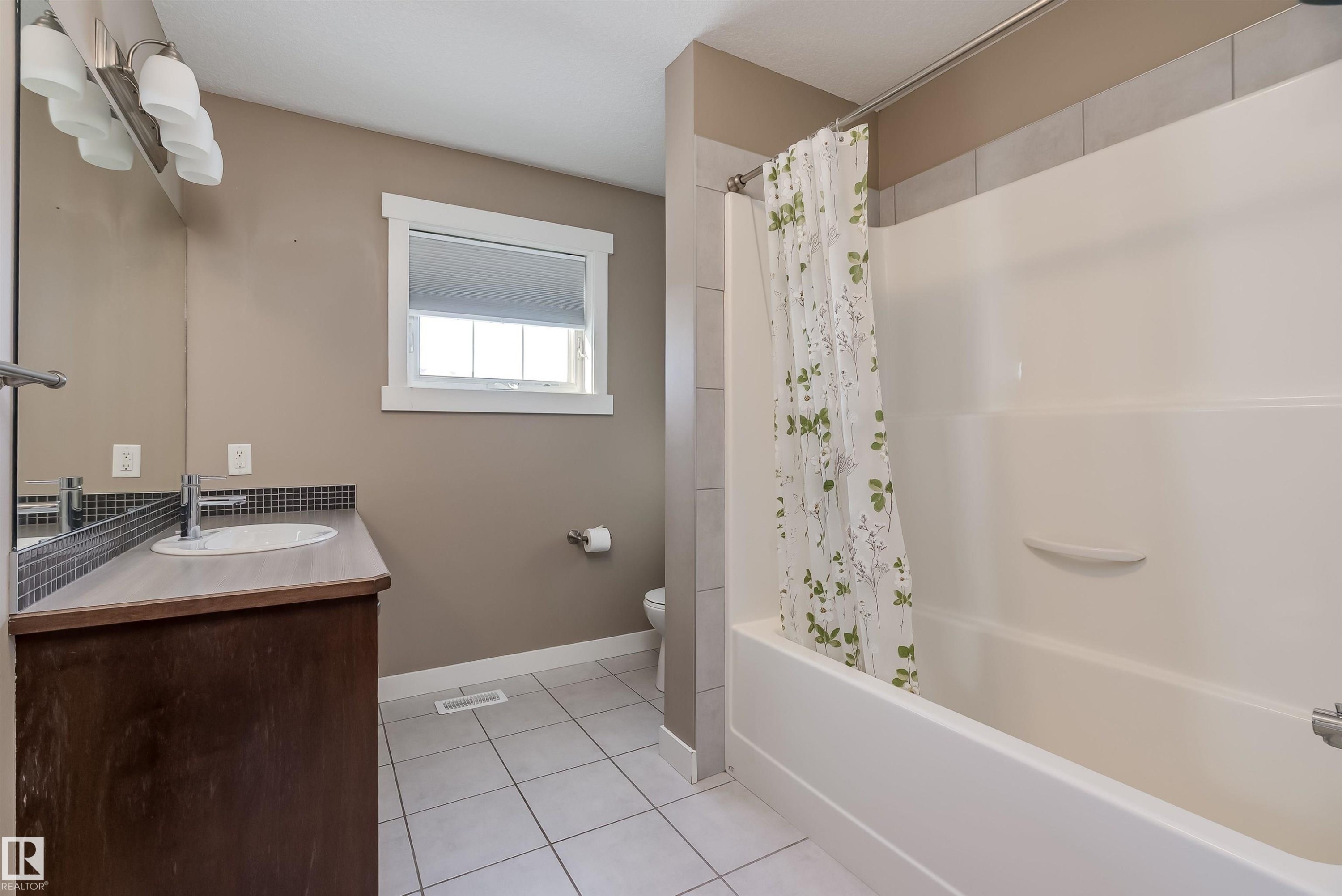 131 401 Southfork Drive, Leduc, AB - Indoor Photo Showing Bathroom