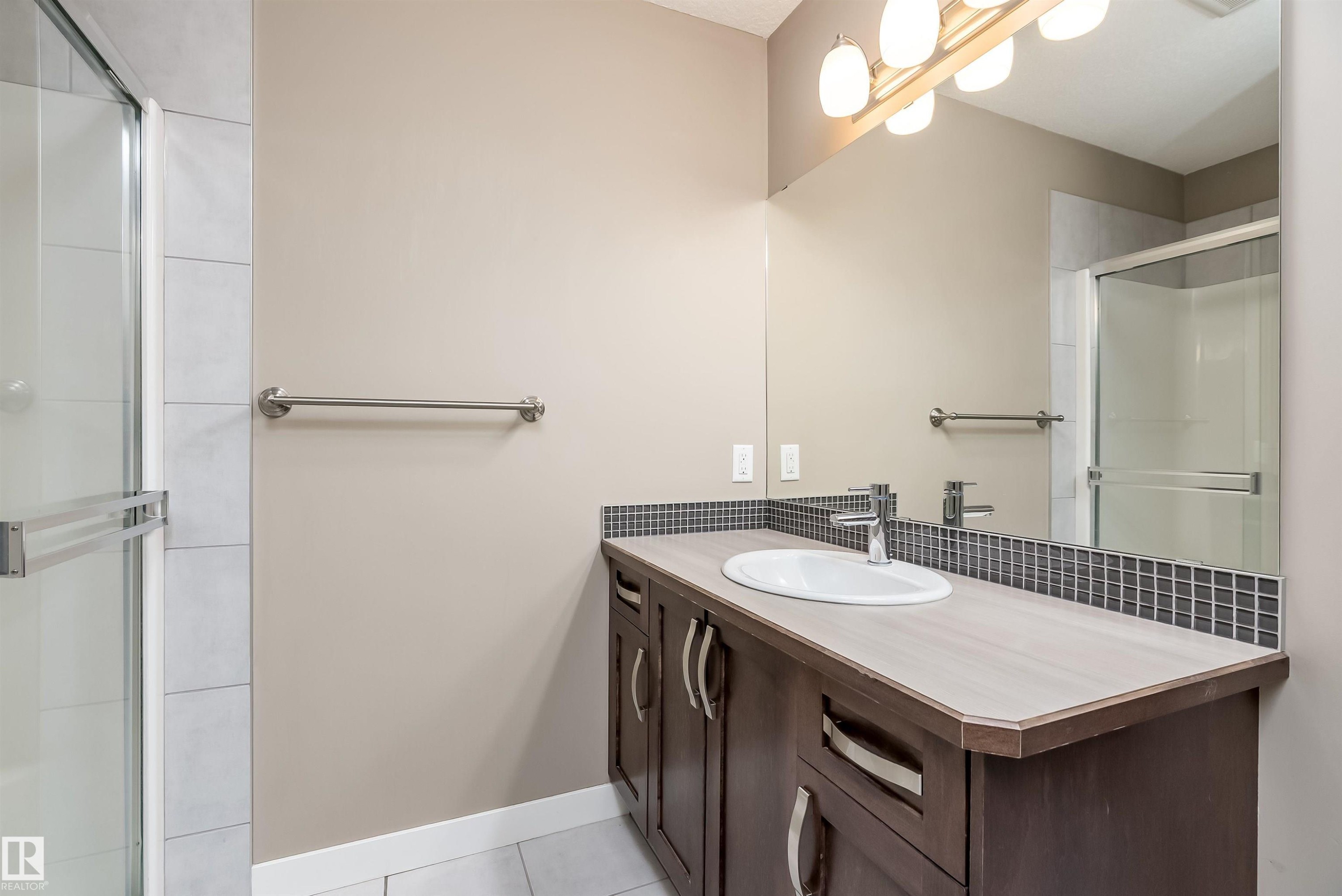 131 401 Southfork Drive, Leduc, AB - Indoor Photo Showing Bathroom