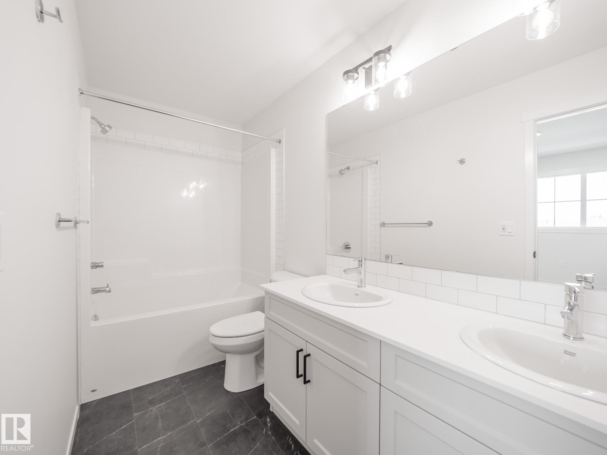 1025 Aster Boulevard, Edmonton, AB - Indoor Photo Showing Bathroom