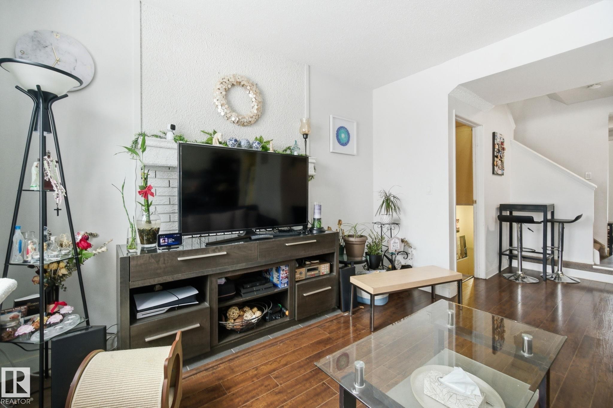 614 Saddleback Road, Edmonton, AB - Indoor