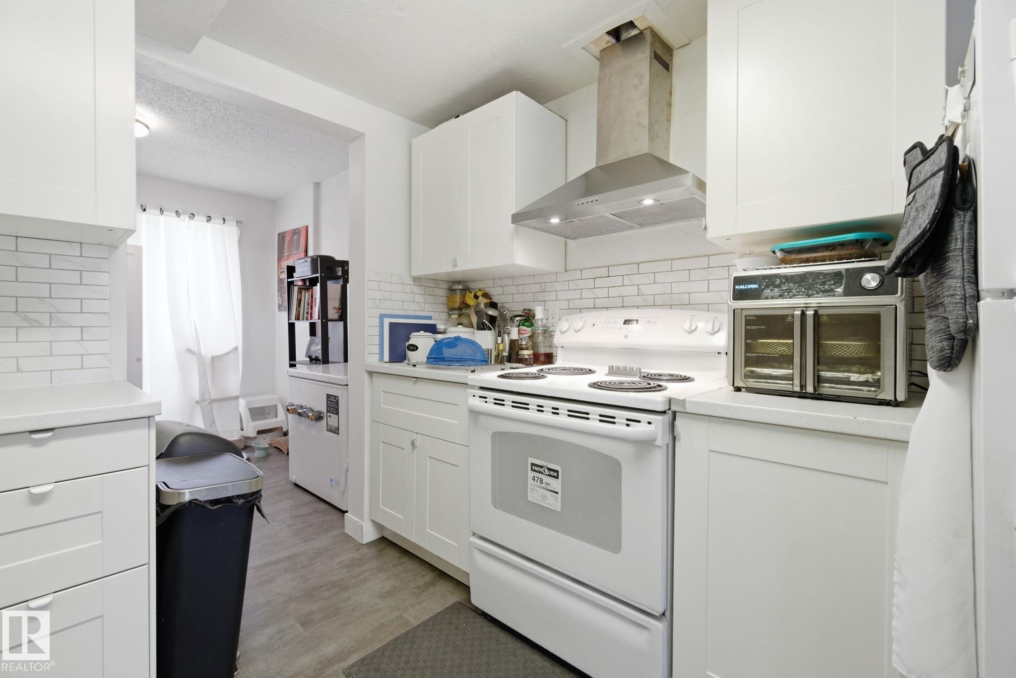 614 Saddleback Road, Edmonton, AB - Indoor Photo Showing Kitchen