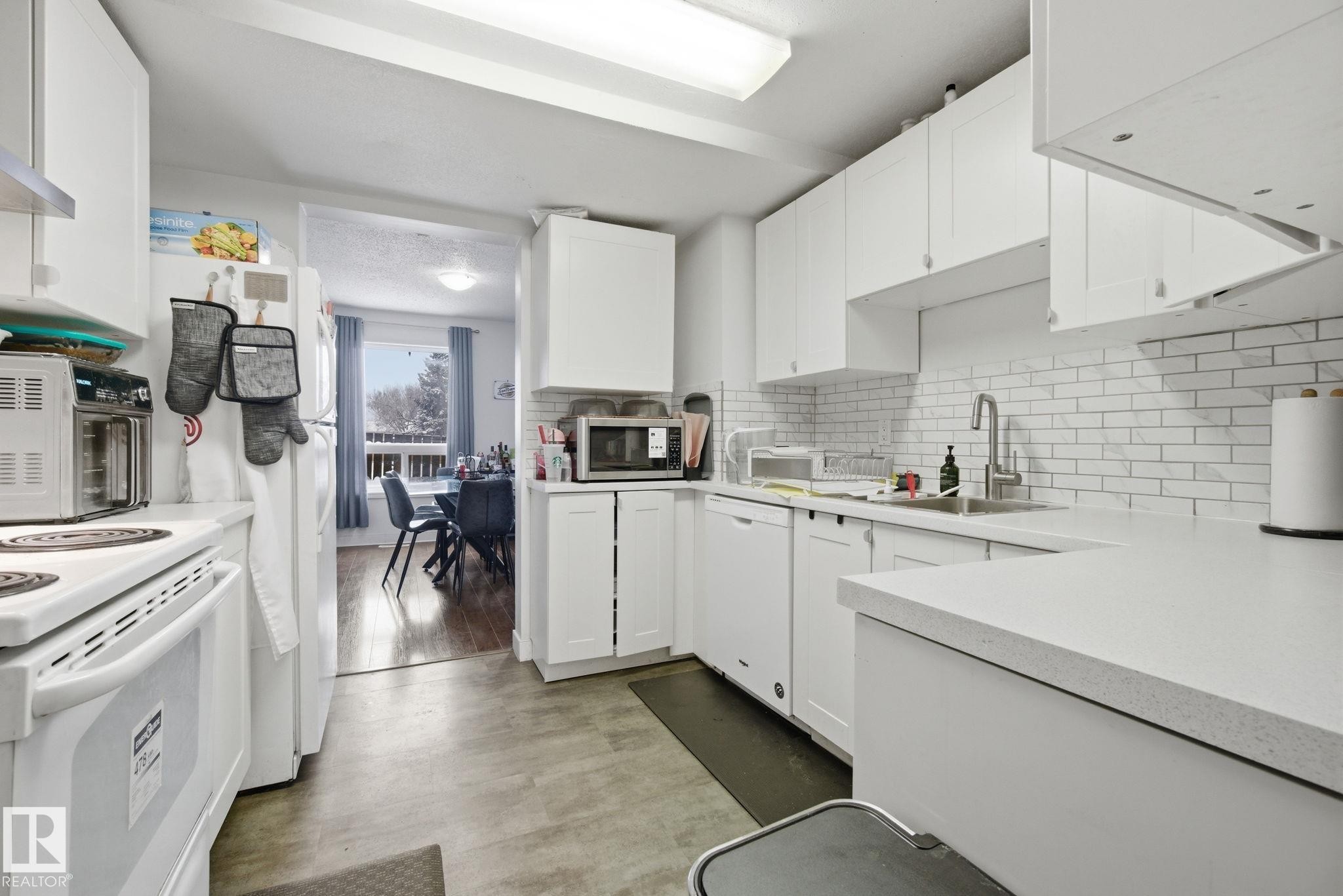 614 Saddleback Road, Edmonton, AB - Indoor Photo Showing Kitchen