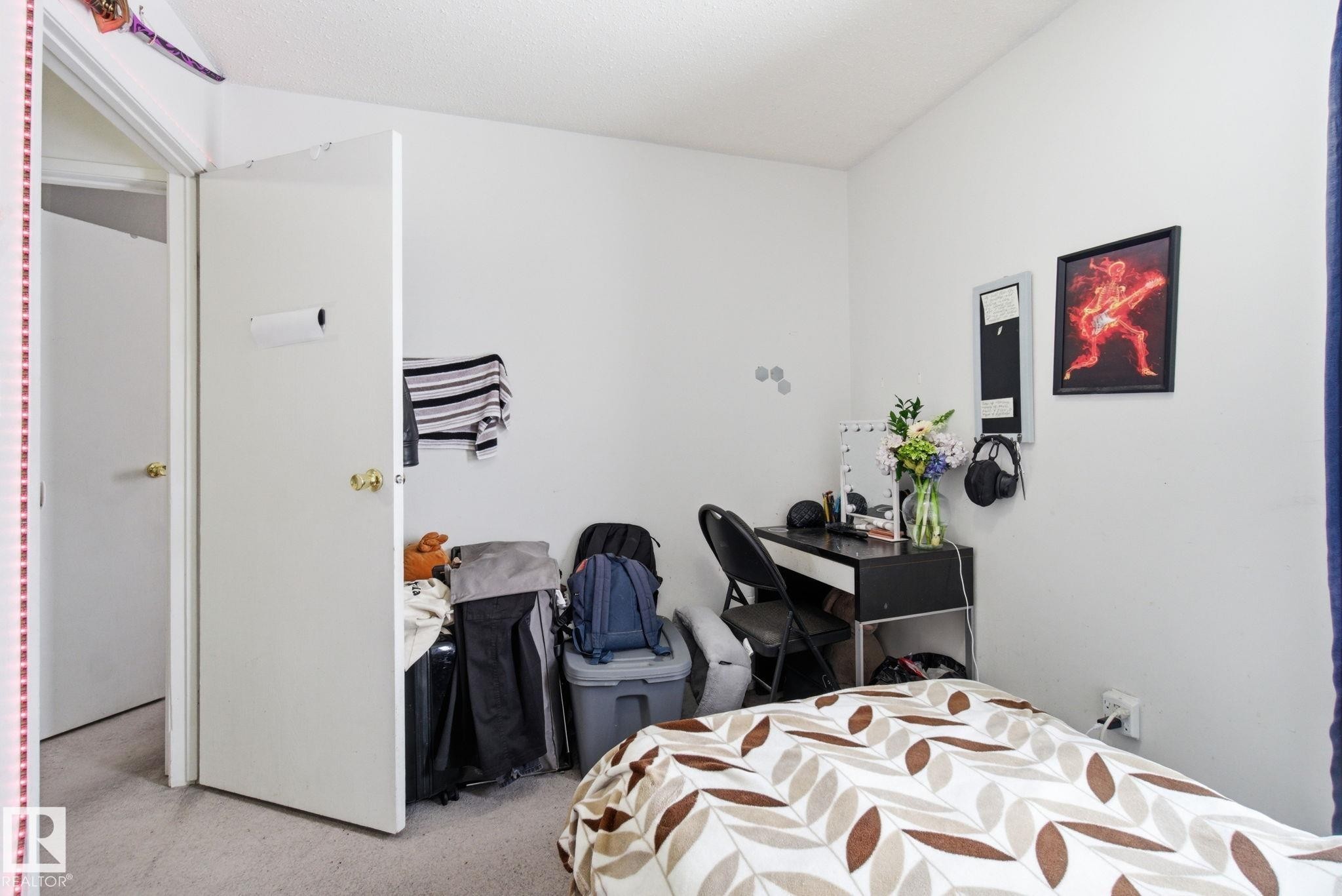 614 Saddleback Road, Edmonton, AB - Indoor Photo Showing Bedroom