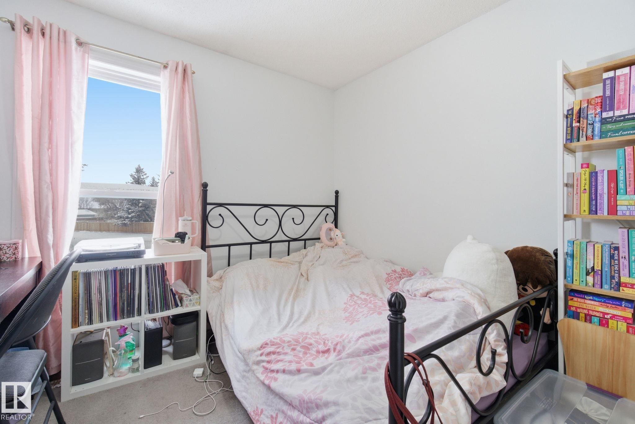 614 Saddleback Road, Edmonton, AB - Indoor Photo Showing Bedroom