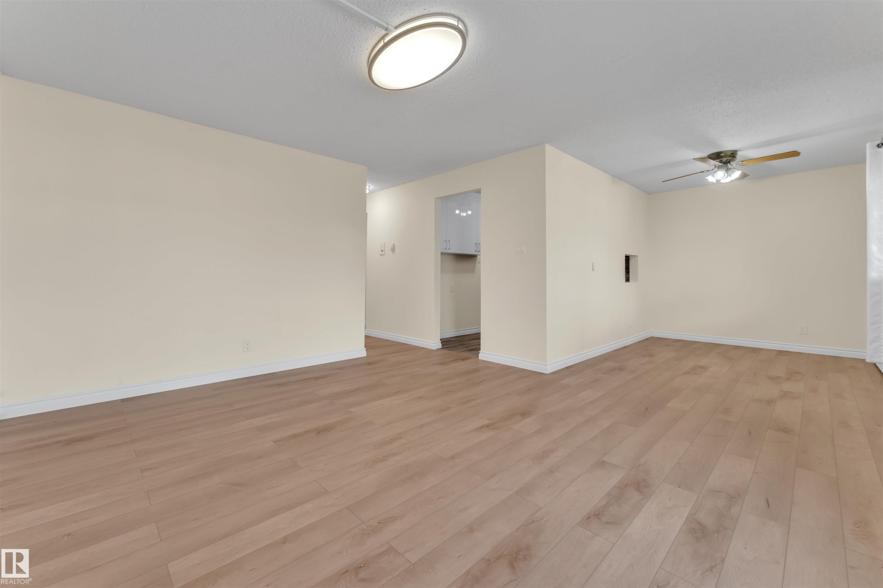 5 3855 76 Street, Edmonton, AB - Indoor Photo Showing Other Room
