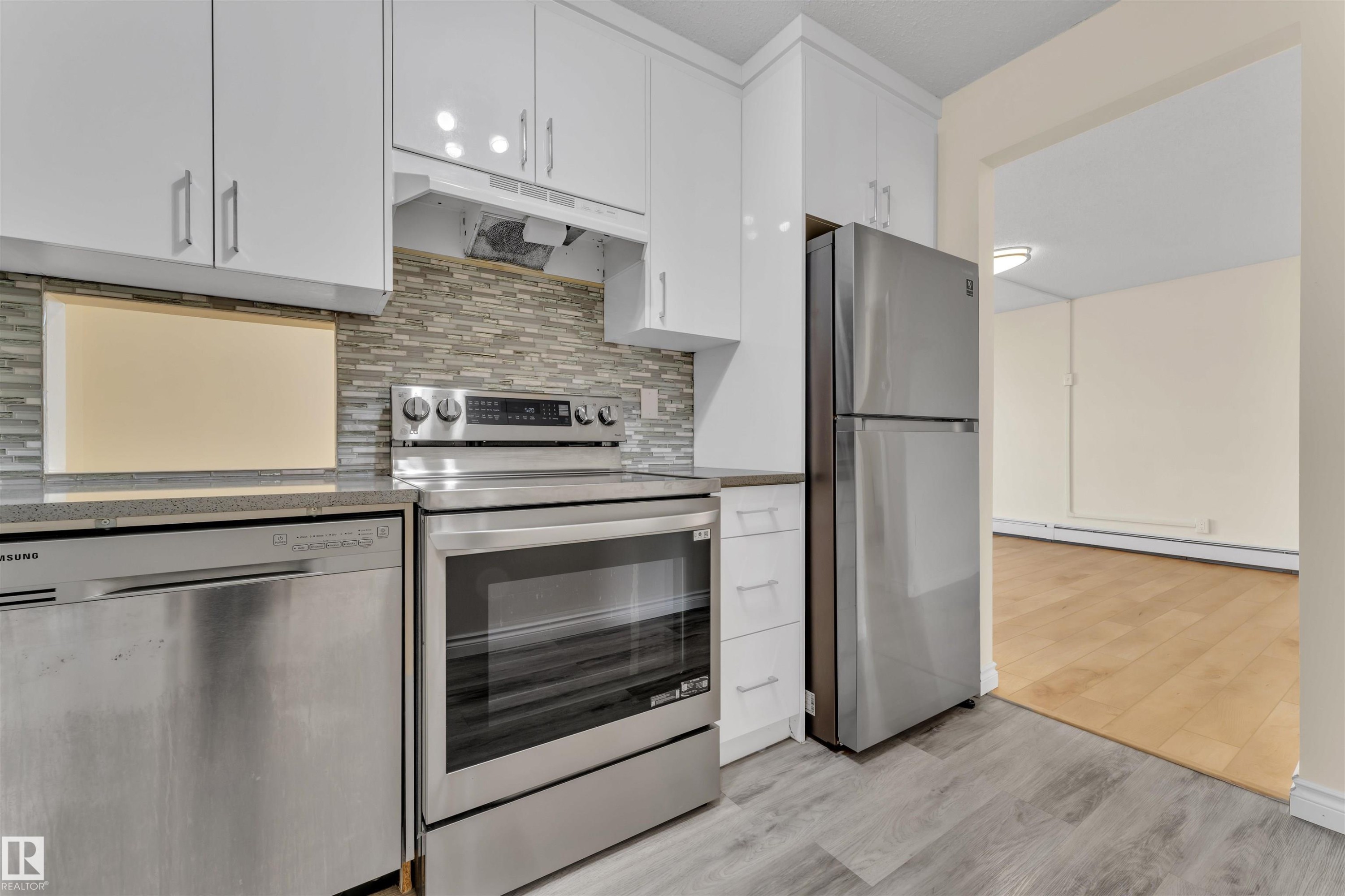 5 3855 76 Street, Edmonton, AB - Indoor Photo Showing Kitchen
