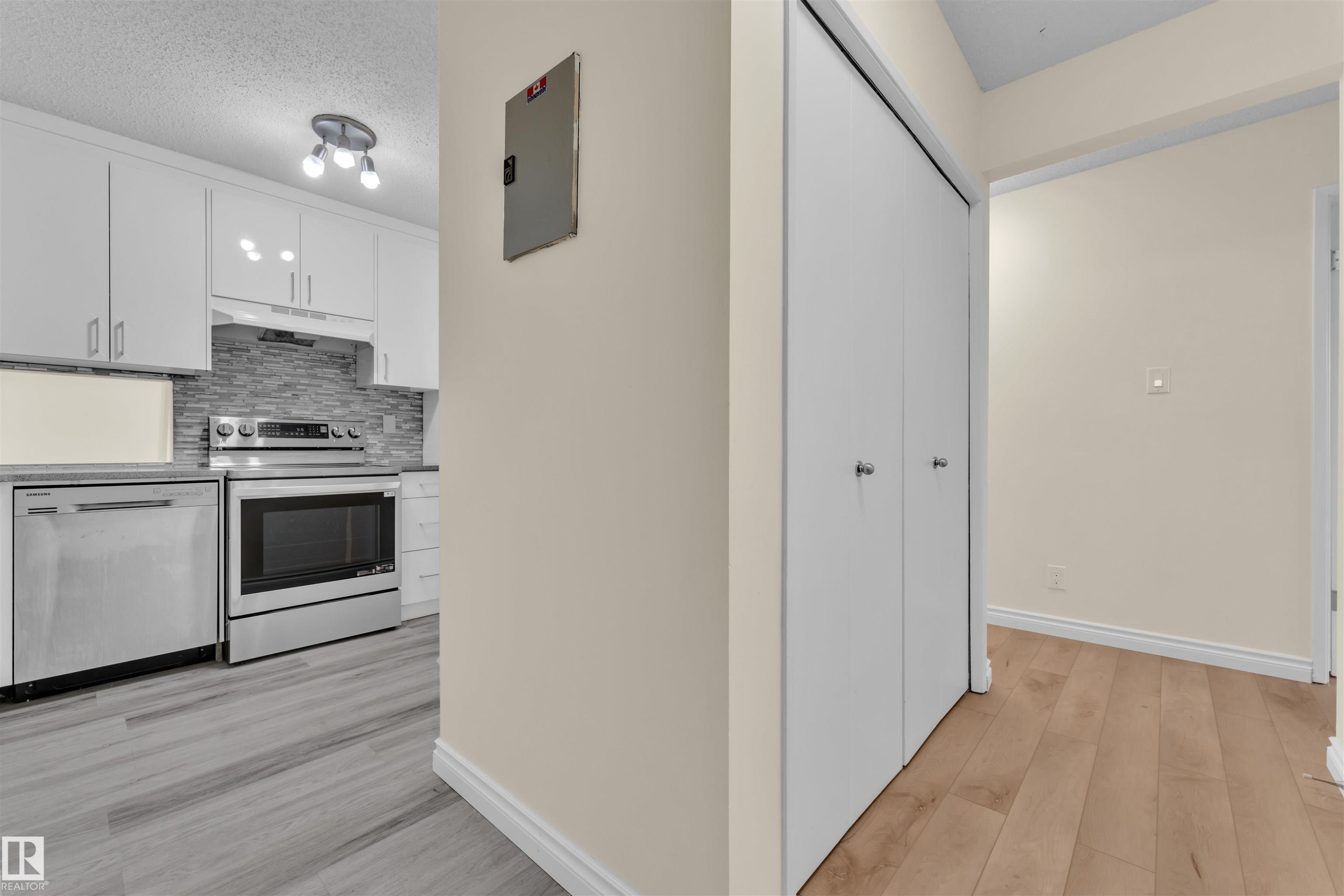 5 3855 76 Street, Edmonton, AB - Indoor Photo Showing Kitchen
