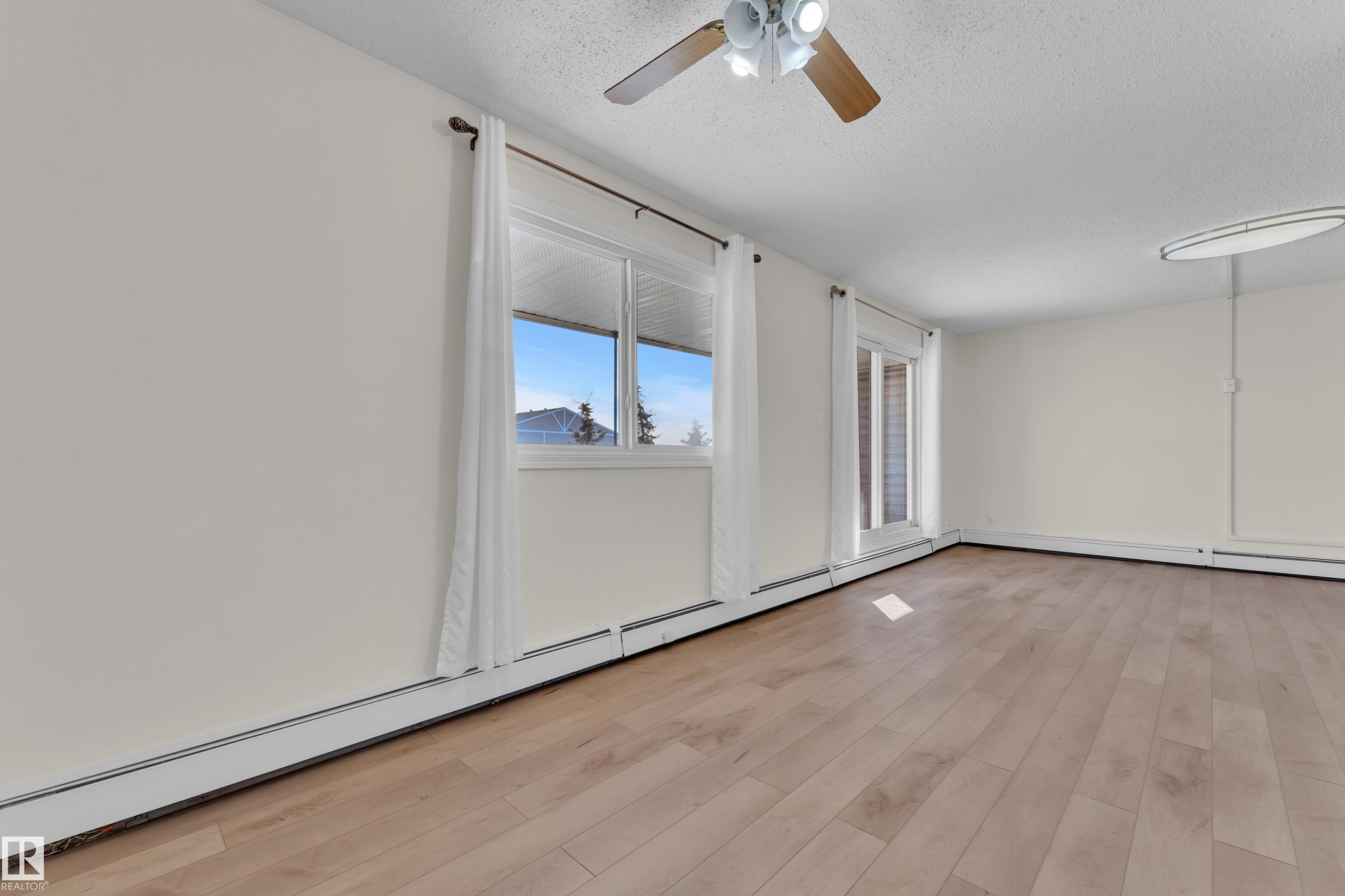 5 3855 76 Street, Edmonton, AB - Indoor Photo Showing Other Room