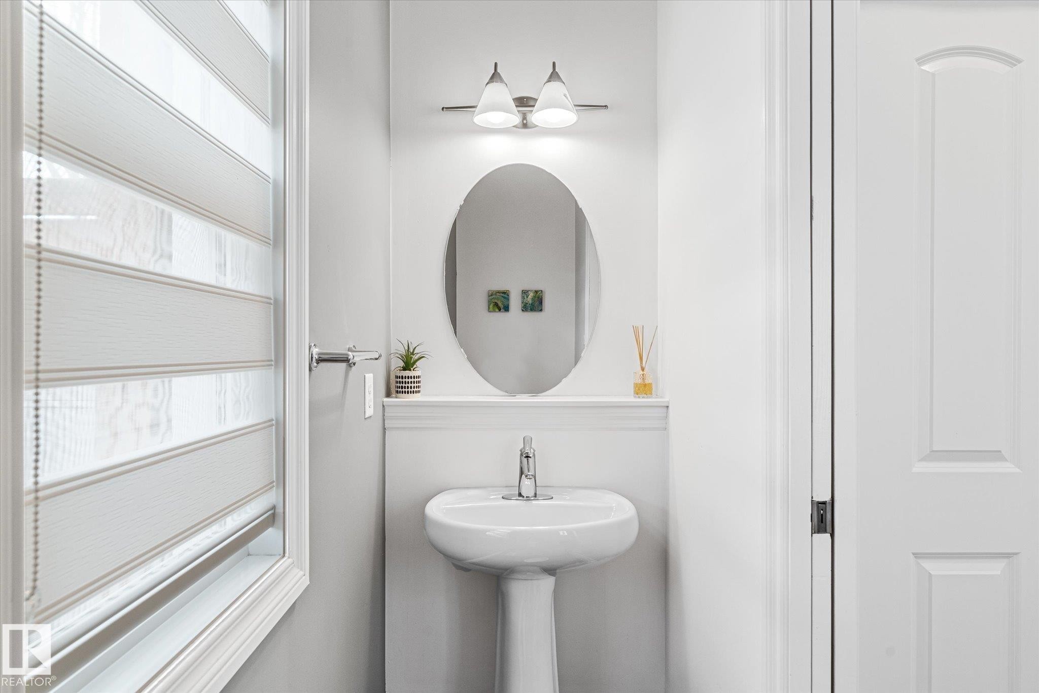 4929 Terwillegar Common, Edmonton, AB - Indoor Photo Showing Bathroom