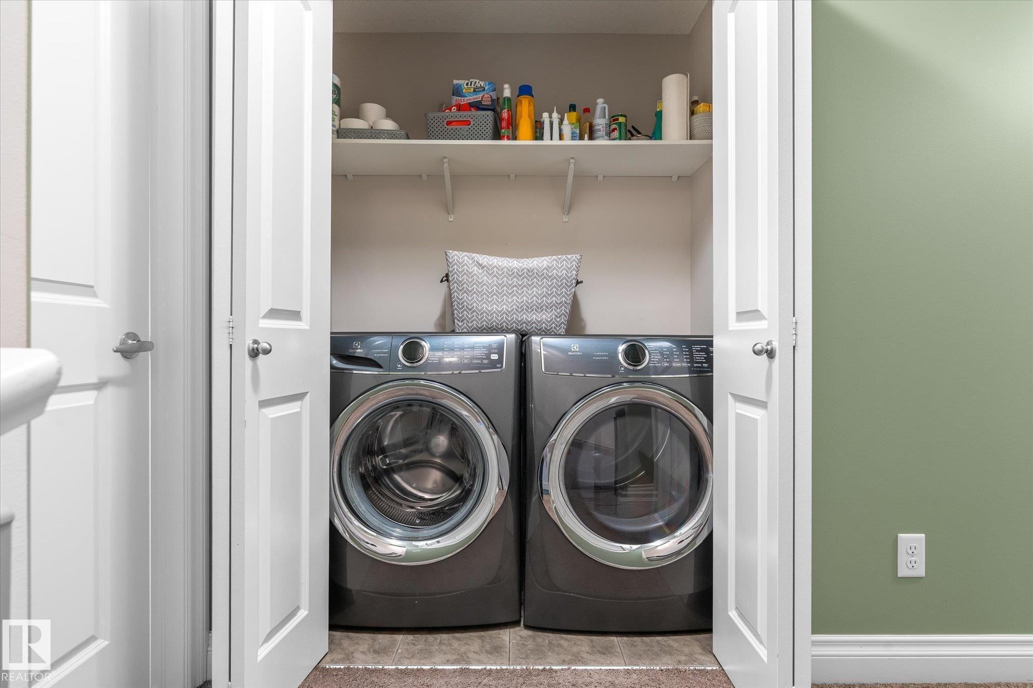 4929 Terwillegar Common, Edmonton, AB - Indoor Photo Showing Laundry Room