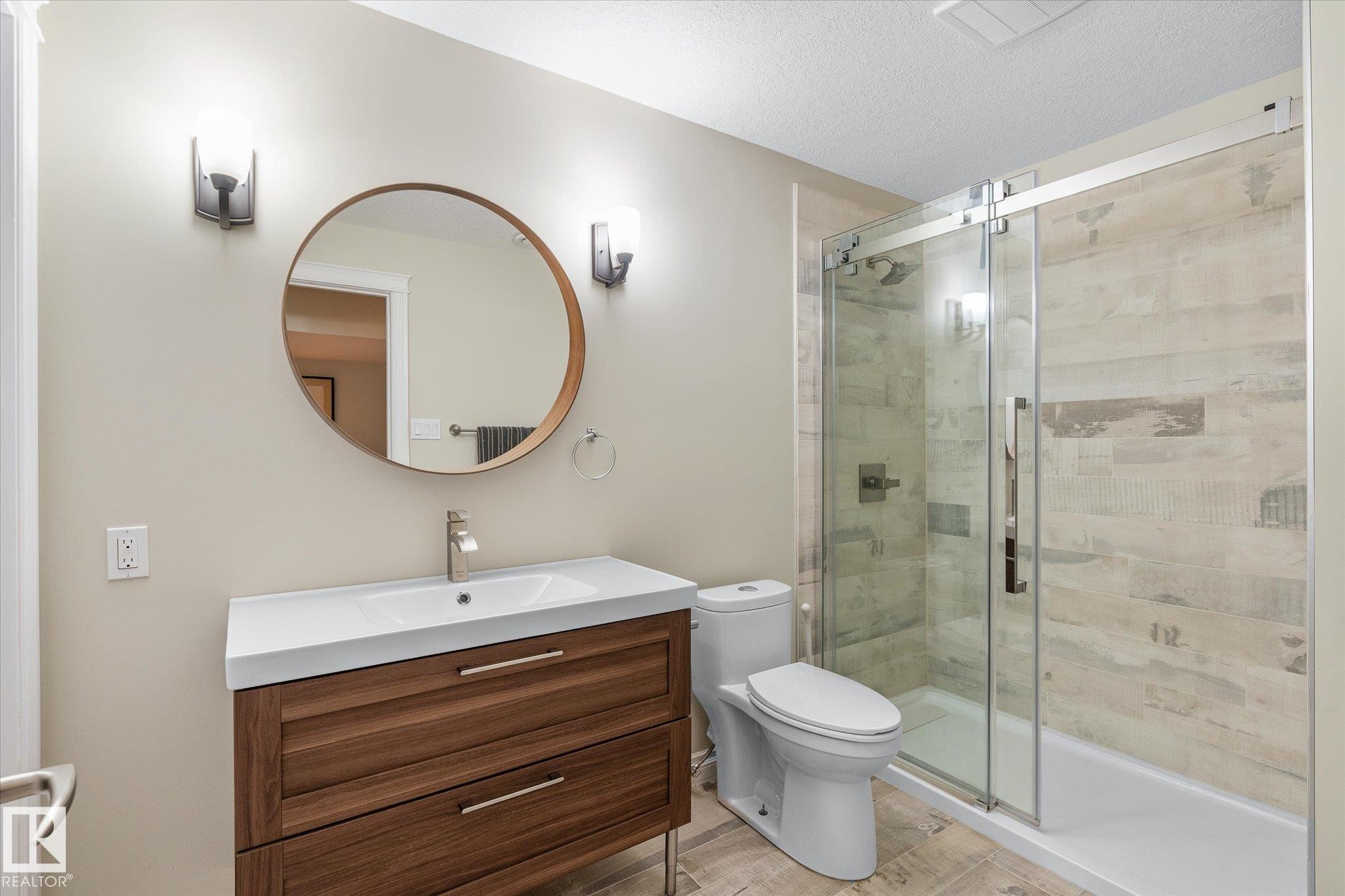 4929 Terwillegar Common, Edmonton, AB - Indoor Photo Showing Bathroom