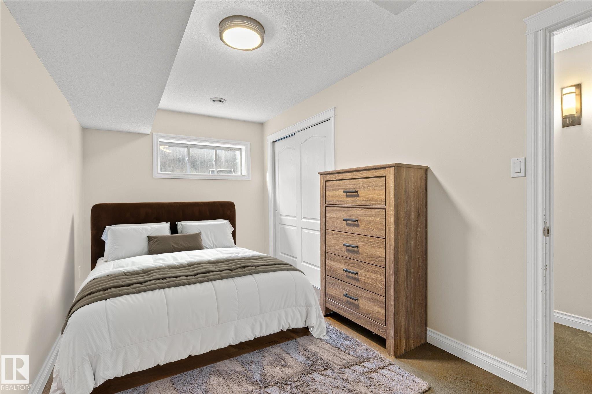 4929 Terwillegar Common, Edmonton, AB - Indoor Photo Showing Bedroom