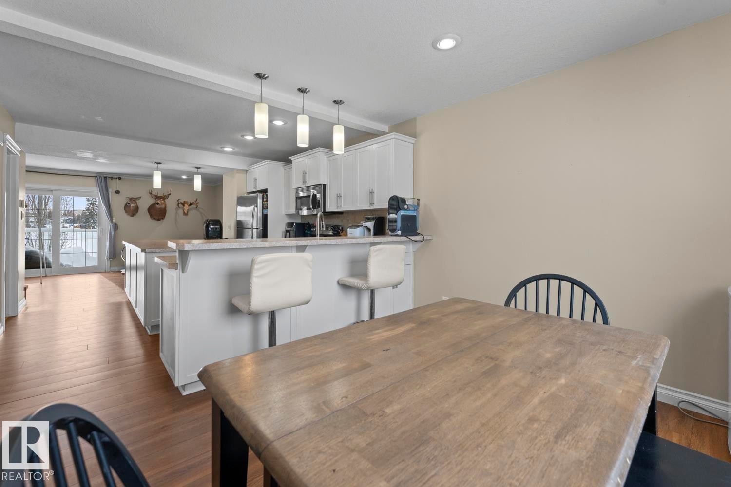 Dining room with dark wood-style floors, beam ceiling, and recessed lighting - 7 1001 7 Avenue, Cold Lake, AB - Indoor