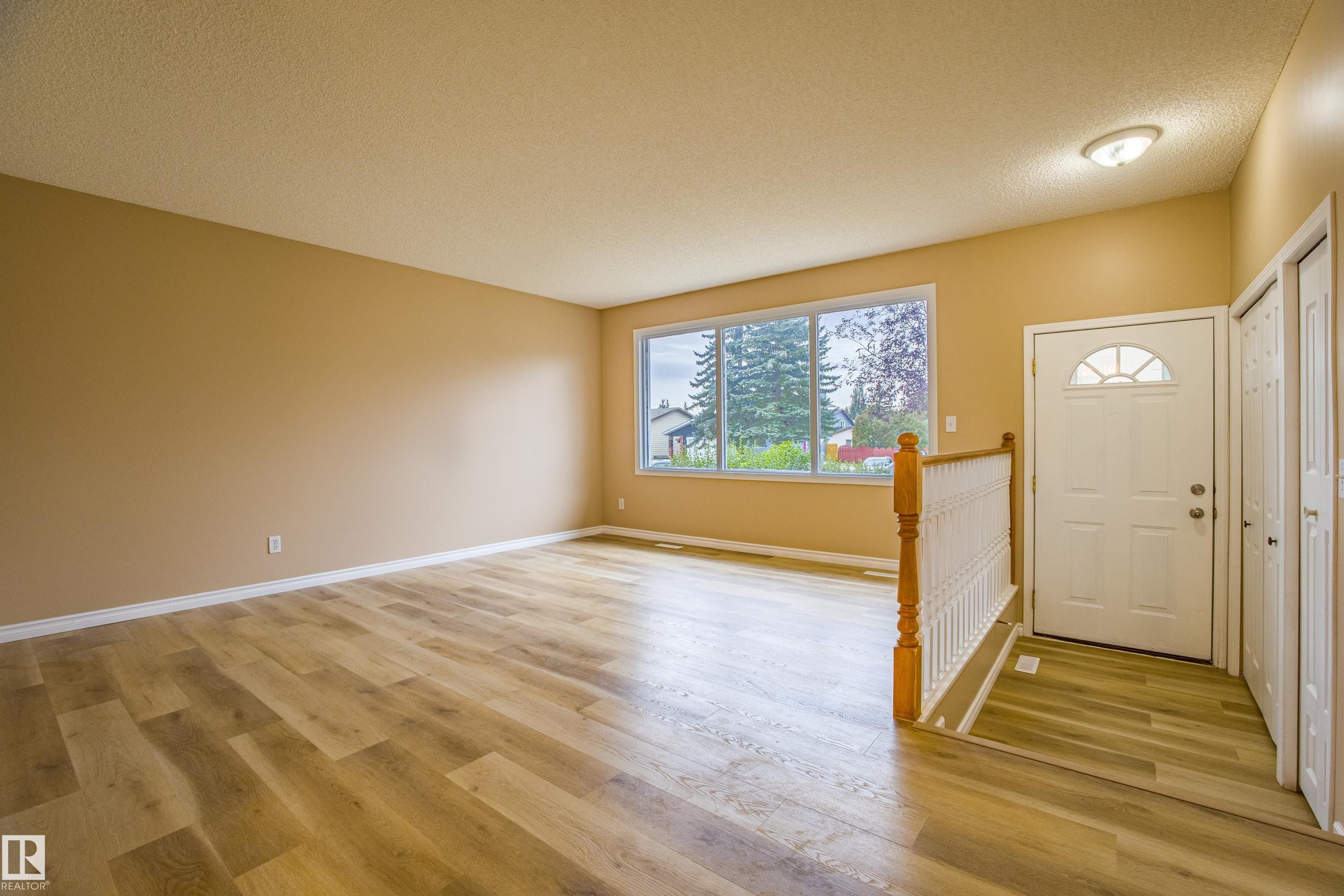 3835 47 Street, Edmonton, AB - Indoor Photo Showing Other Room