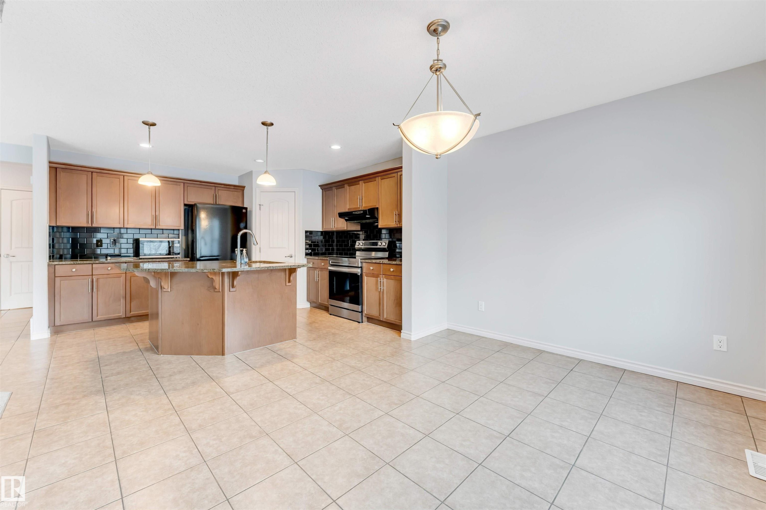 Edmonton, AB - Indoor Photo Showing Kitchen