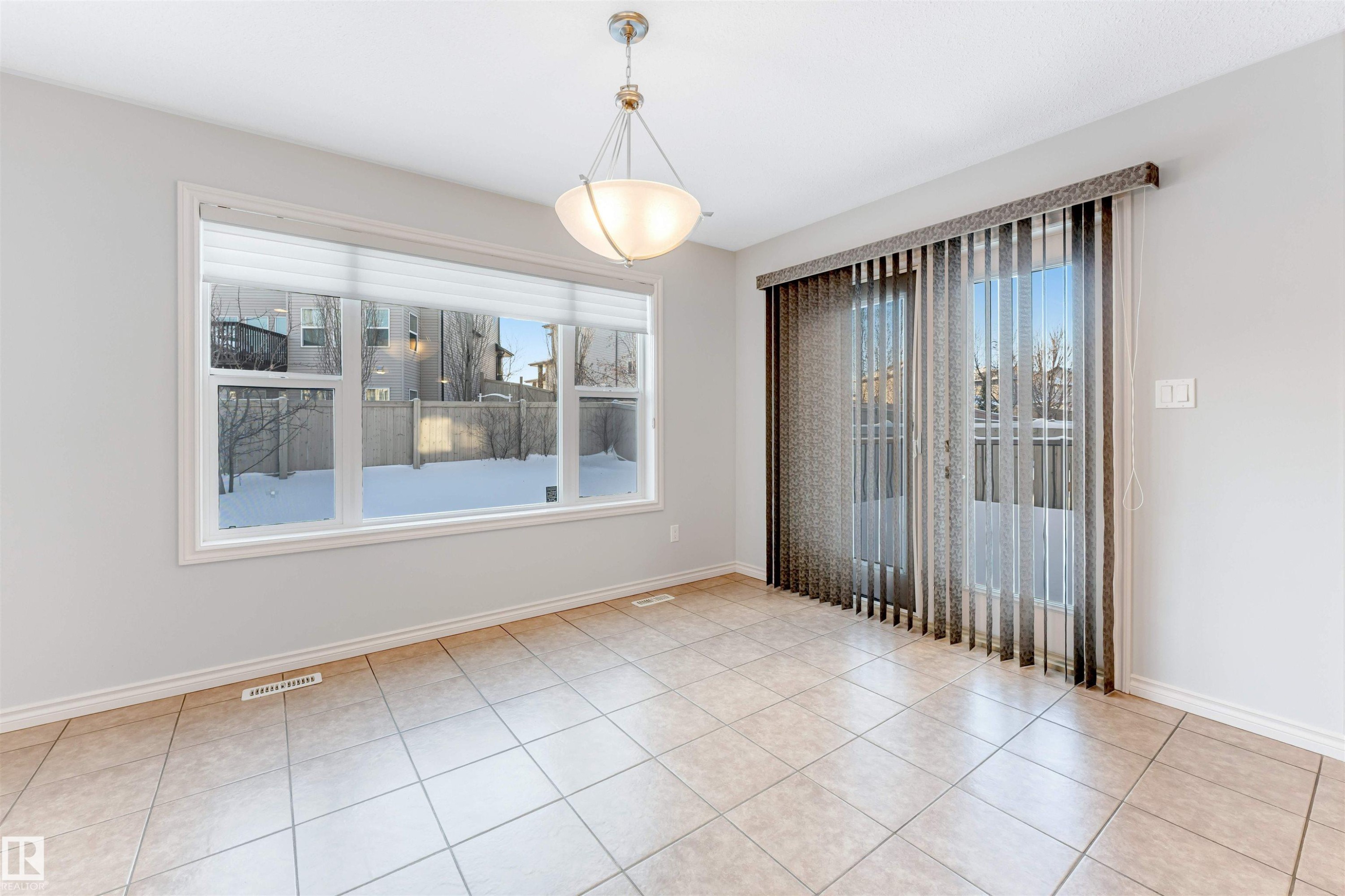 Edmonton, AB - Indoor Photo Showing Other Room