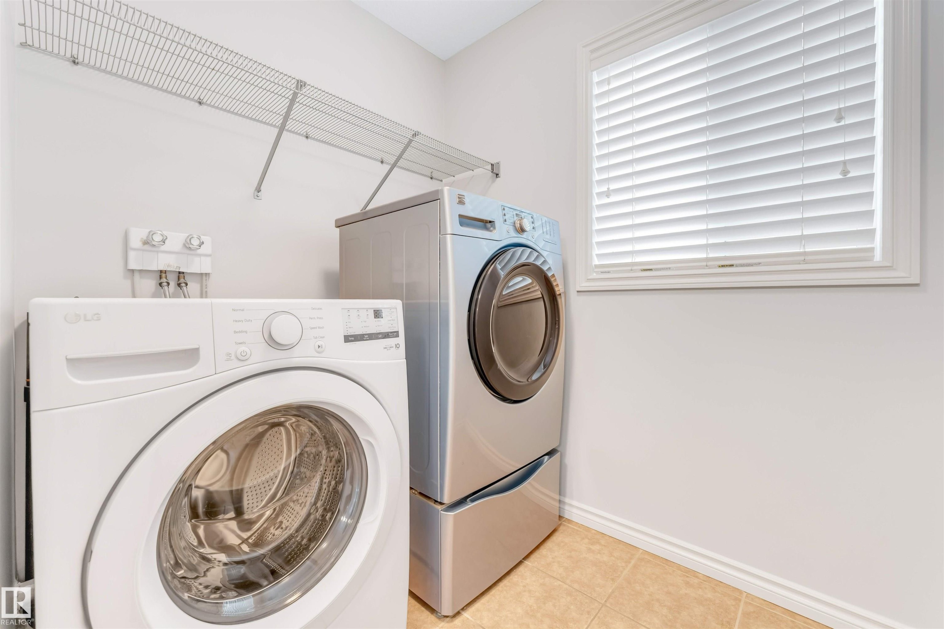 Edmonton, AB - Indoor Photo Showing Laundry Room