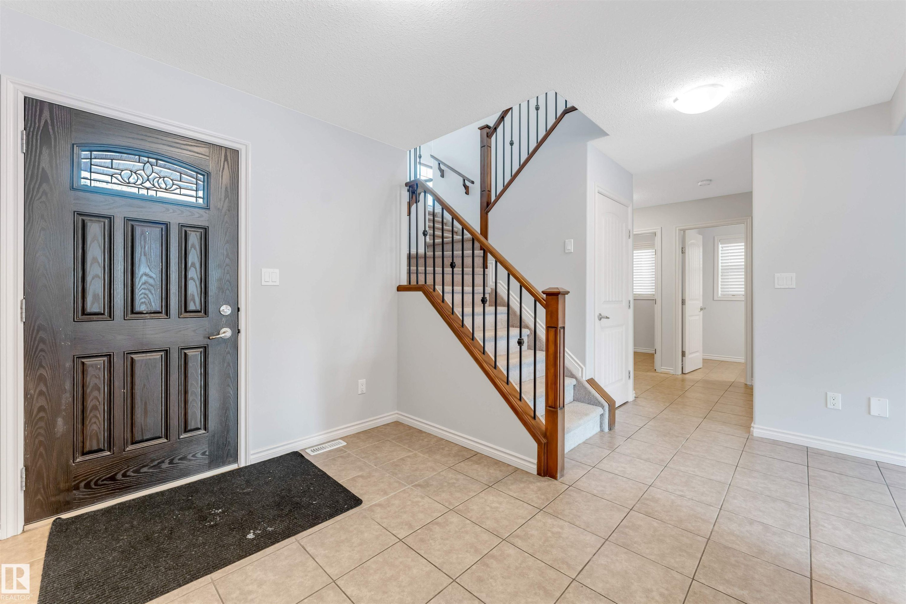 Edmonton, AB - Indoor Photo Showing Other Room