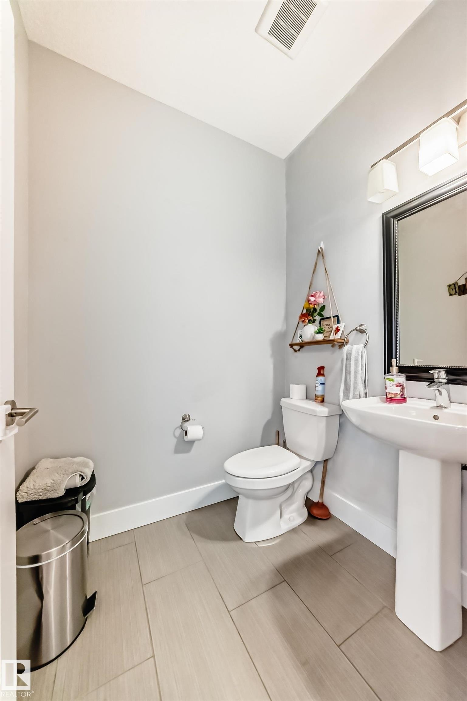 Bathroom with baseboards and toilet - 41 4835 Wright Drive, Edmonton, AB - Indoor Photo Showing Bathroom