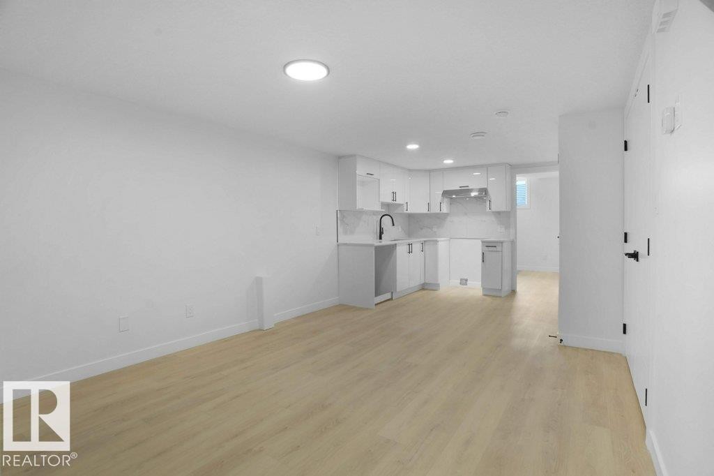 10946 62 Avenue, Edmonton, AB - Indoor Photo Showing Kitchen