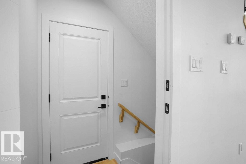 10946 62 Avenue, Edmonton, AB - Indoor Photo Showing Other Room