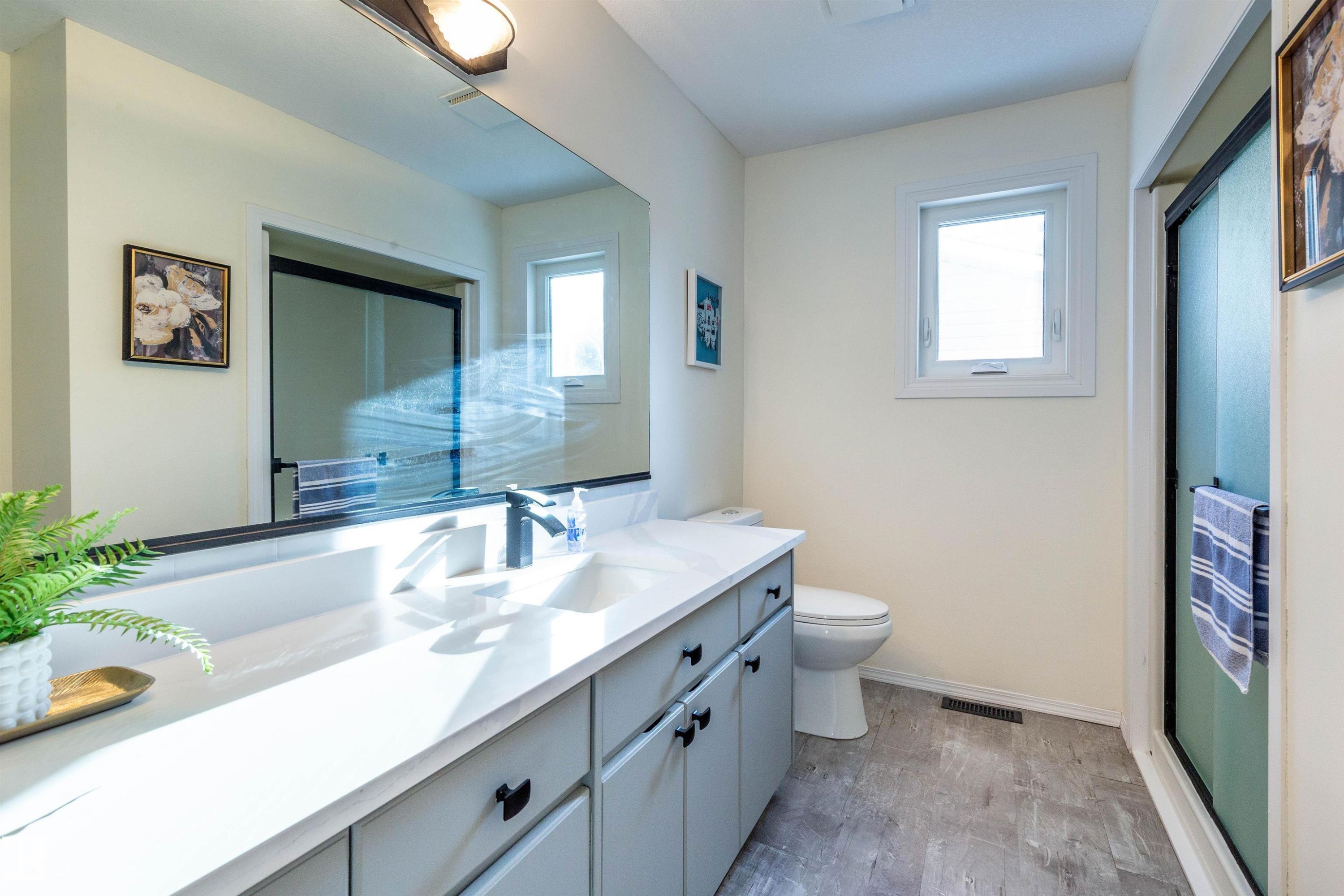 232 Gariepy Crescent, Edmonton, AB - Indoor Photo Showing Bathroom
