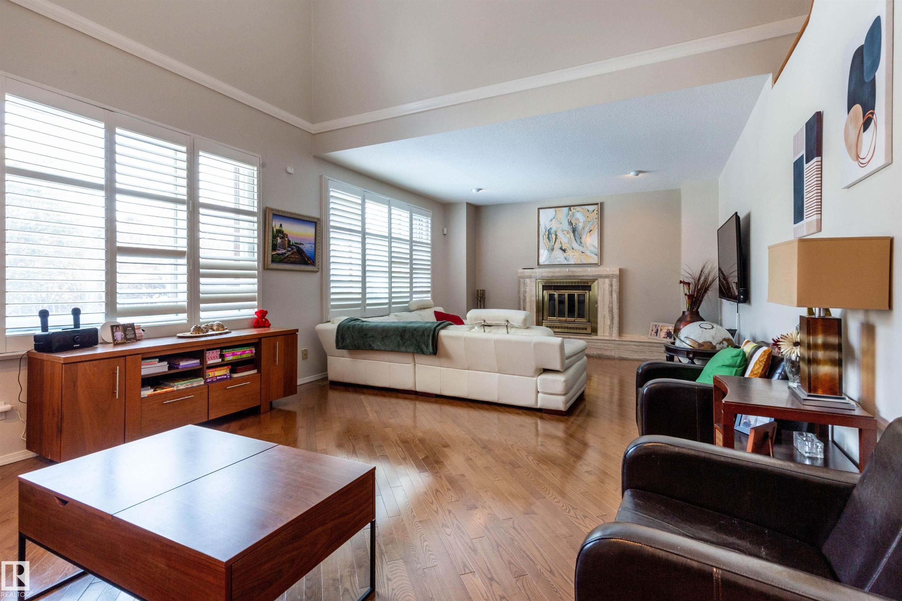 232 Gariepy Crescent, Edmonton, AB - Indoor Photo Showing Living Room With Fireplace