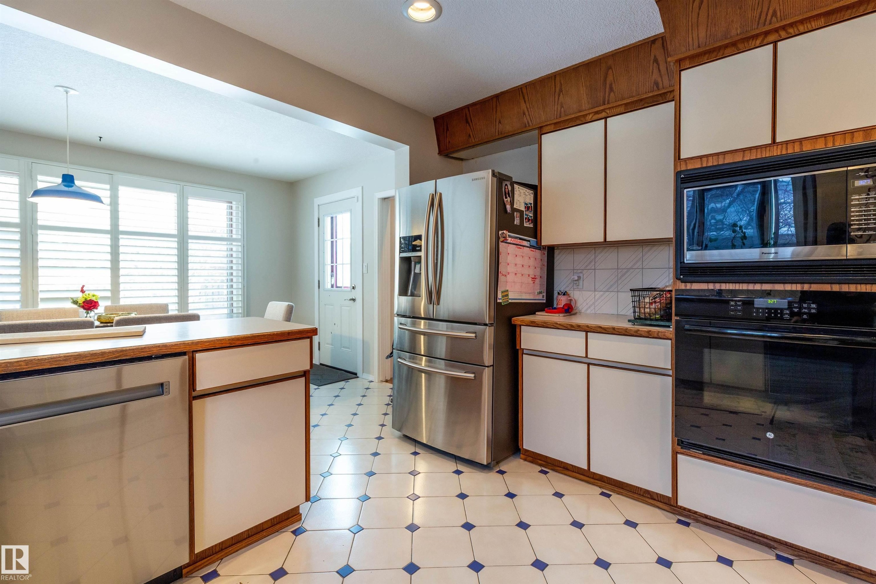232 Gariepy Crescent, Edmonton, AB - Indoor Photo Showing Kitchen
