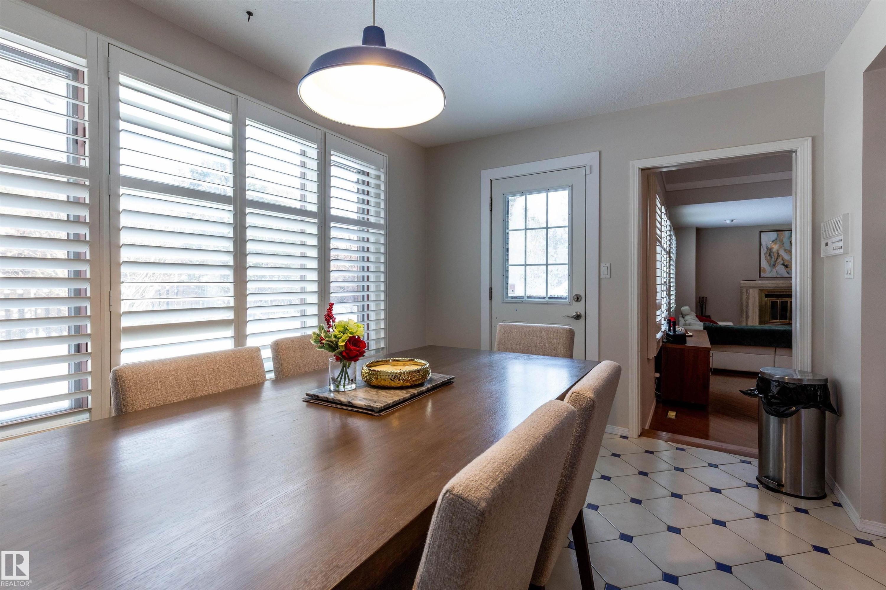 232 Gariepy Crescent, Edmonton, AB - Indoor Photo Showing Dining Room