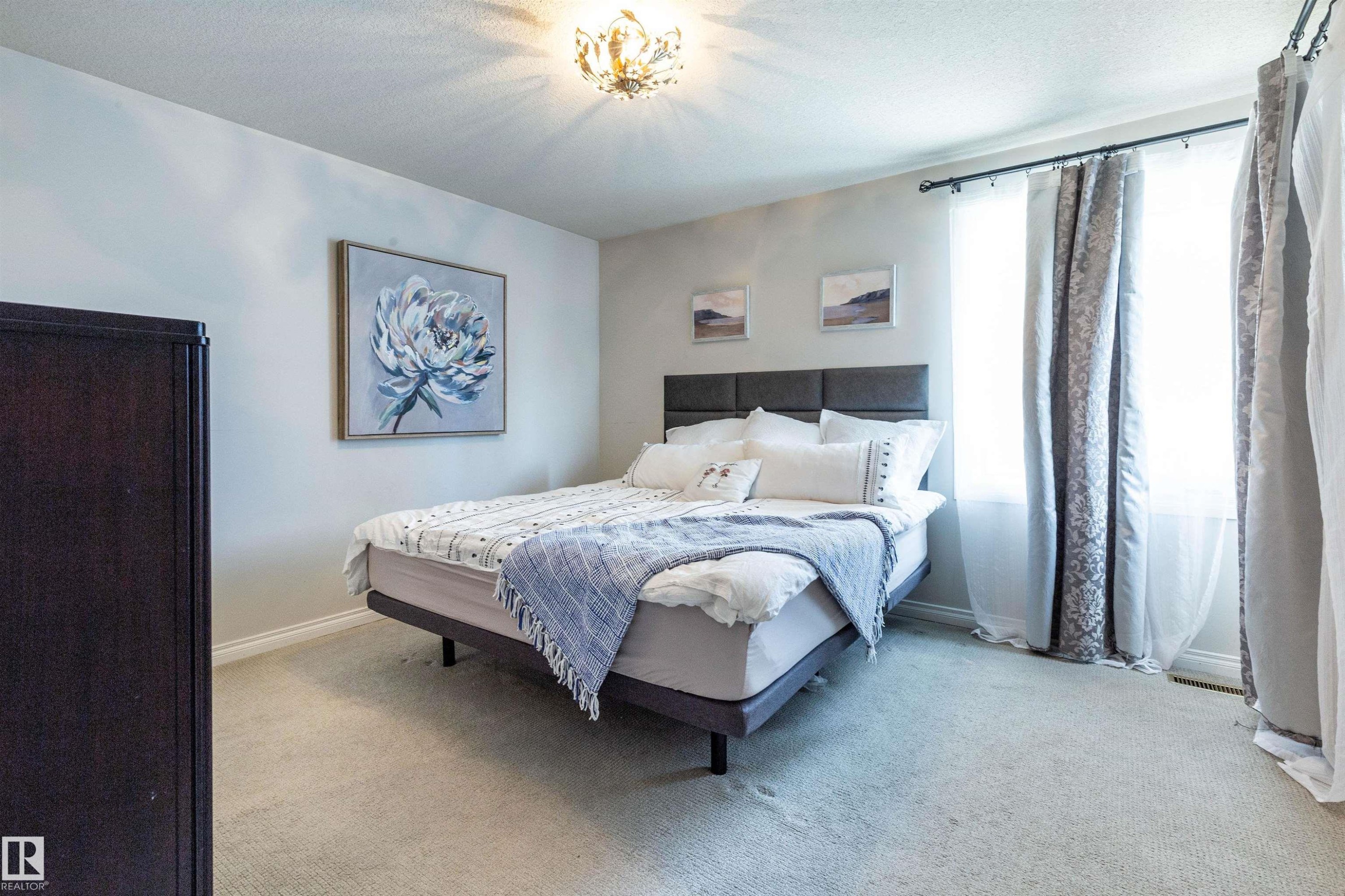232 Gariepy Crescent, Edmonton, AB - Indoor Photo Showing Bedroom