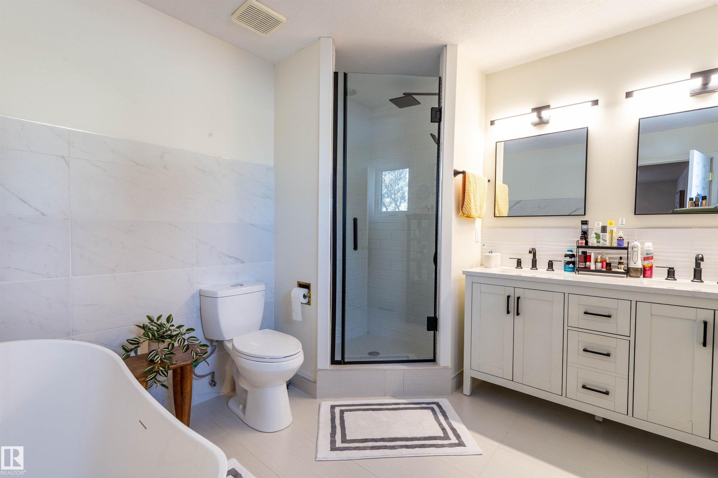 232 Gariepy Crescent, Edmonton, AB - Indoor Photo Showing Bathroom