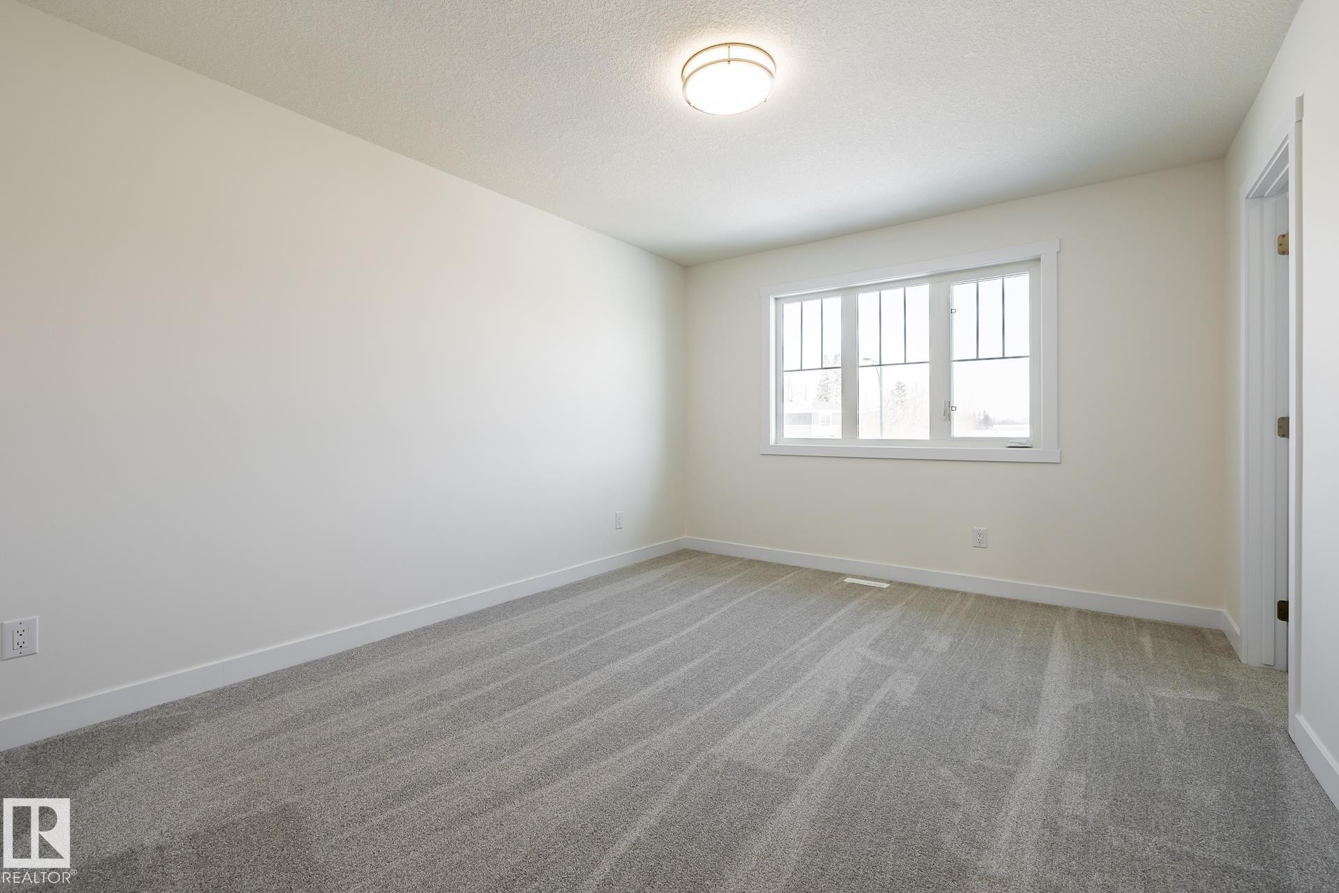 1531 211 Street Nw, Edmonton, AB - Indoor Photo Showing Other Room